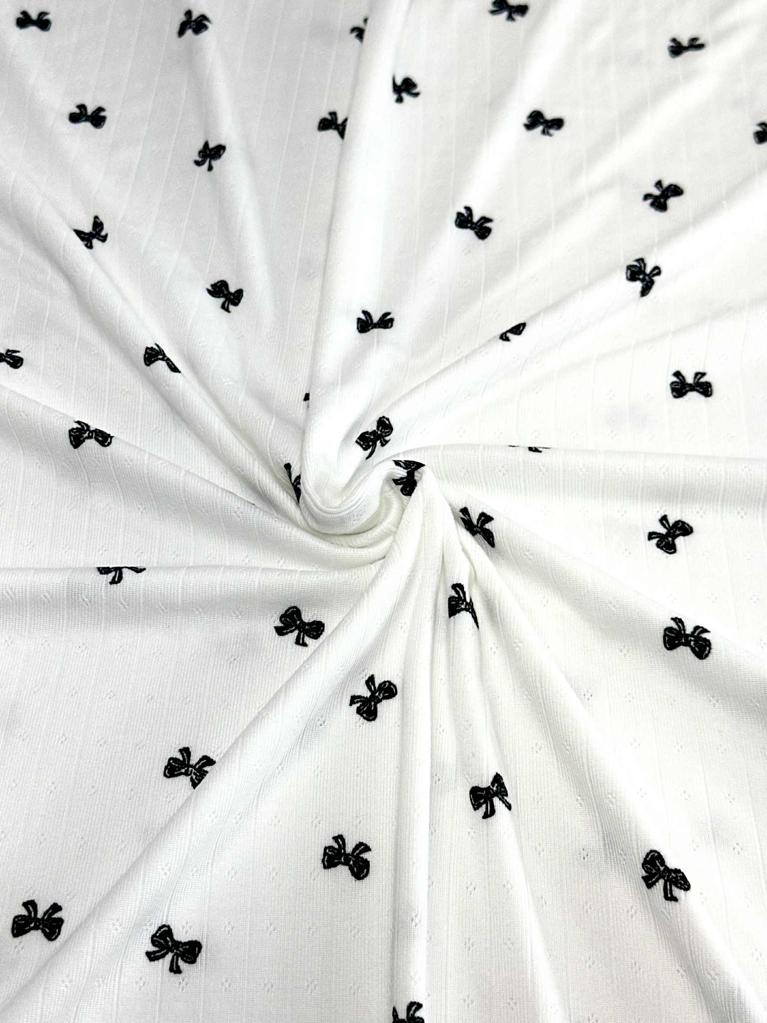 (POINTELLE RIB) BLACK BOWS ON OFF WHITE