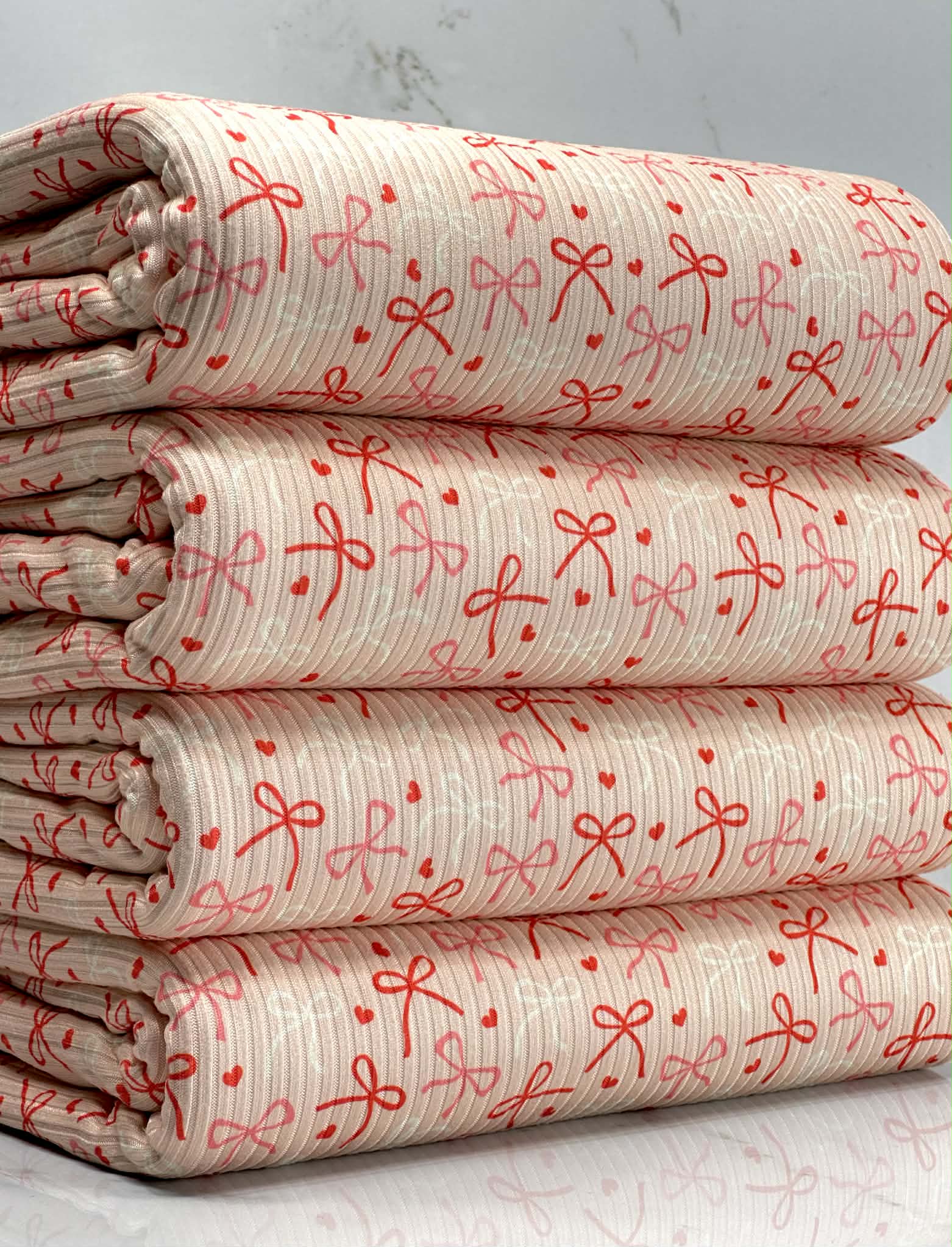 (4X2 YUMMY RIB) RED, PINK, AND IVORY BOWS WITH TINY HEARTS ON LIGHT BLUSH (3)