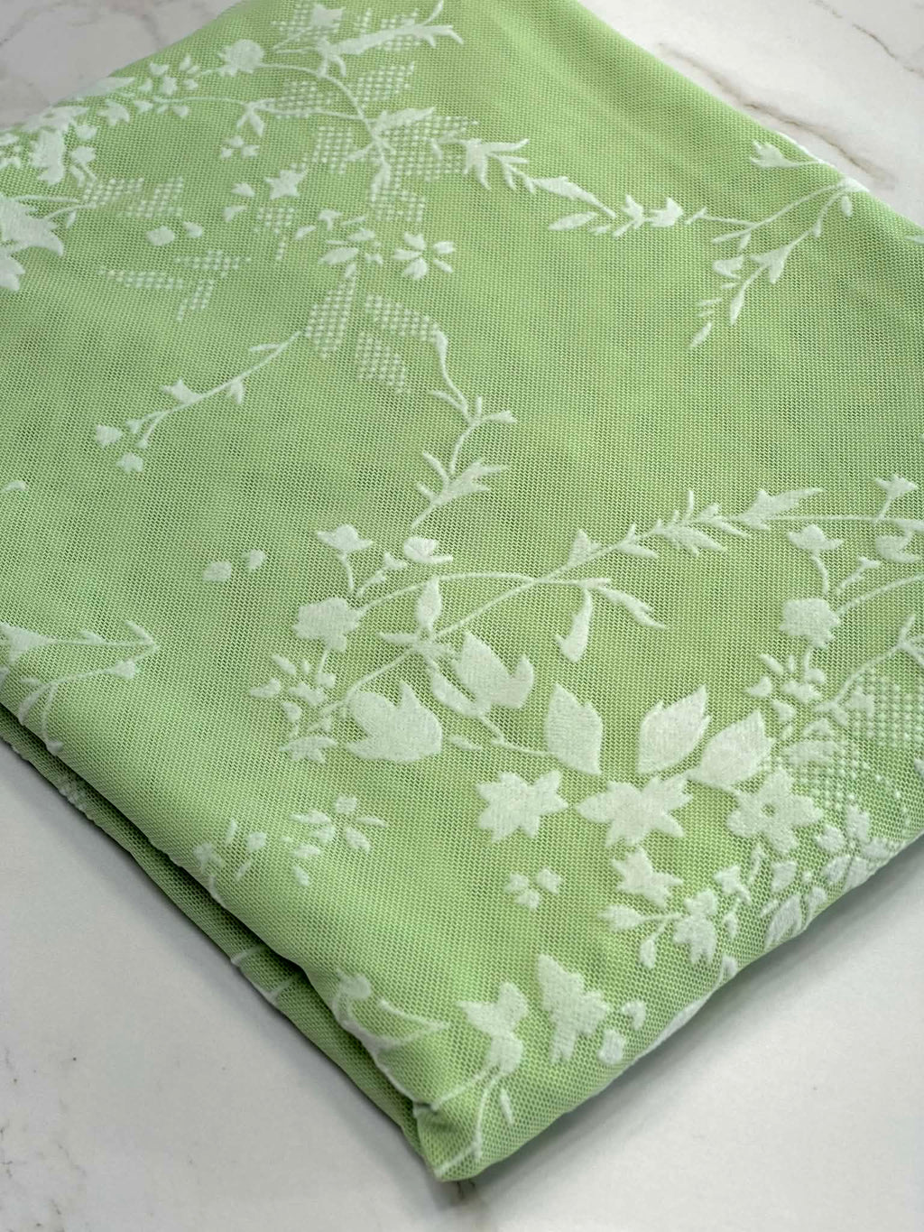 (MESH) WHITE FLORAL ON LIGHT GREEN