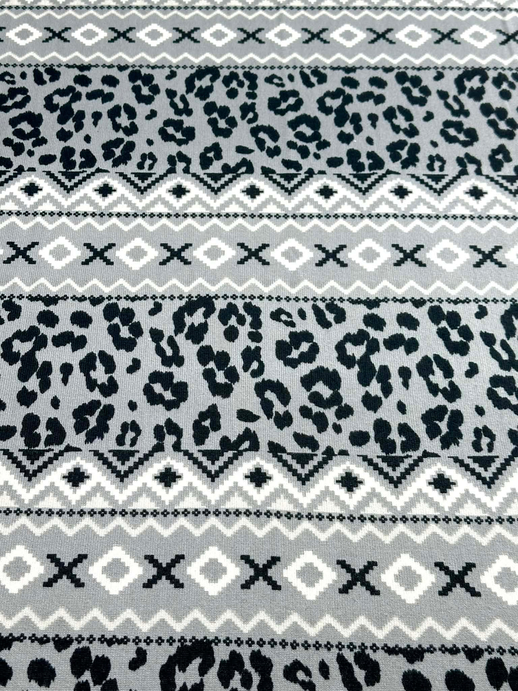 (SWEATER KNIT/ OAKLEY) LEOPARD AND AZTEC PATTERN ON GRAY (1)