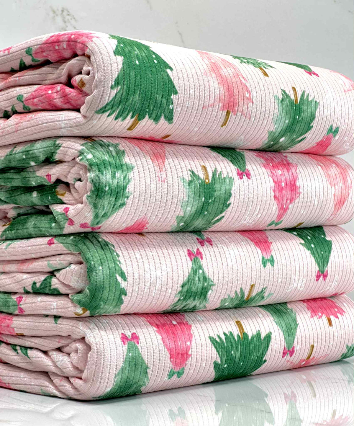 (4X2 RIB) PINK AND GREEN CHRISTMAS TREES WITH OFF WHITE BOWS ON LIGHT PINK