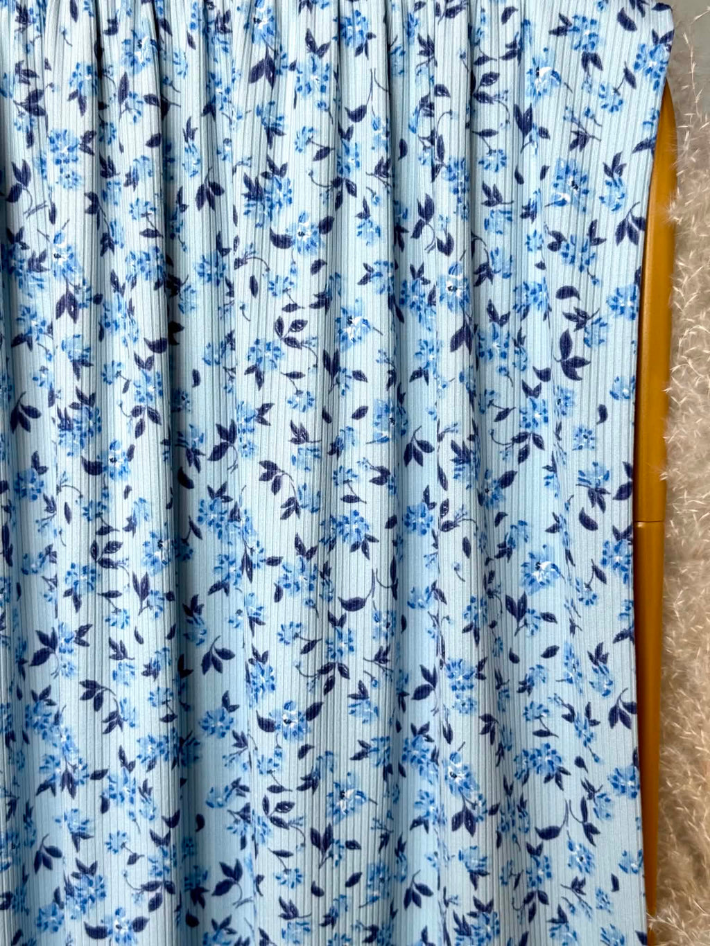 (4X2 RIB) BLUE AND NAVY FLOWER PATTERN ON LIGHT BLUE
