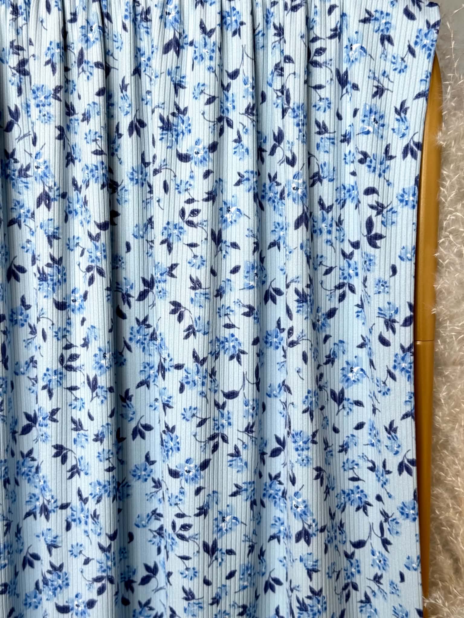 (4X2 RIB) BLUE AND NAVY FLOWER PATTERN ON LIGHT BLUE