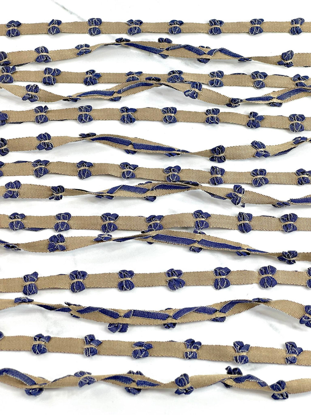 (TRIM) DENIM BOWS ON KHAKI STRIP