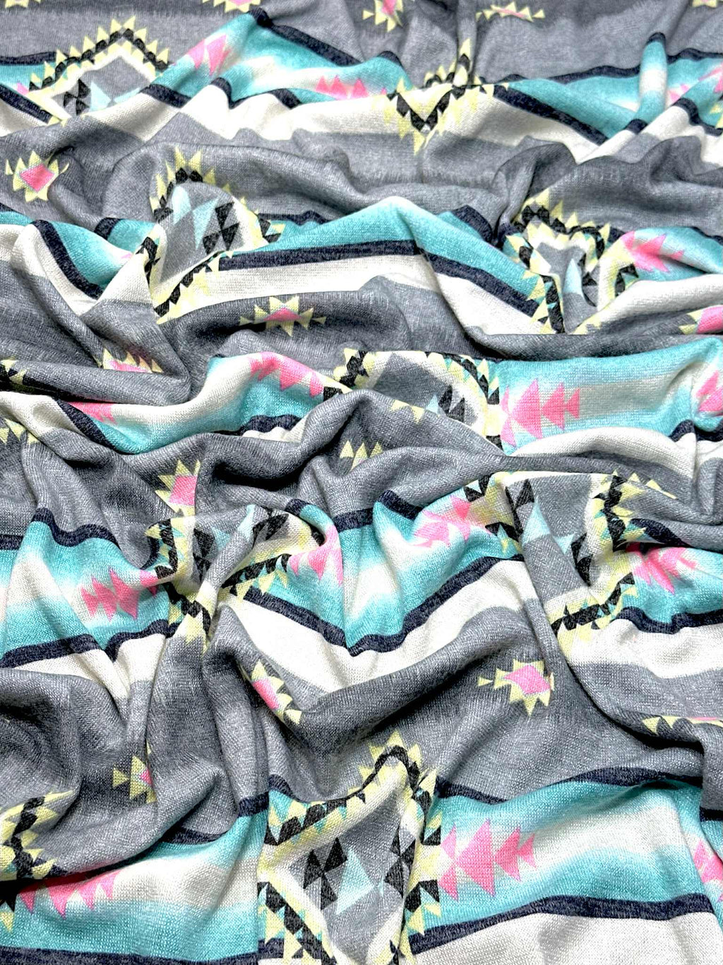 (SWEATER KNIT) DIAMOND PATTERN ON GRAY