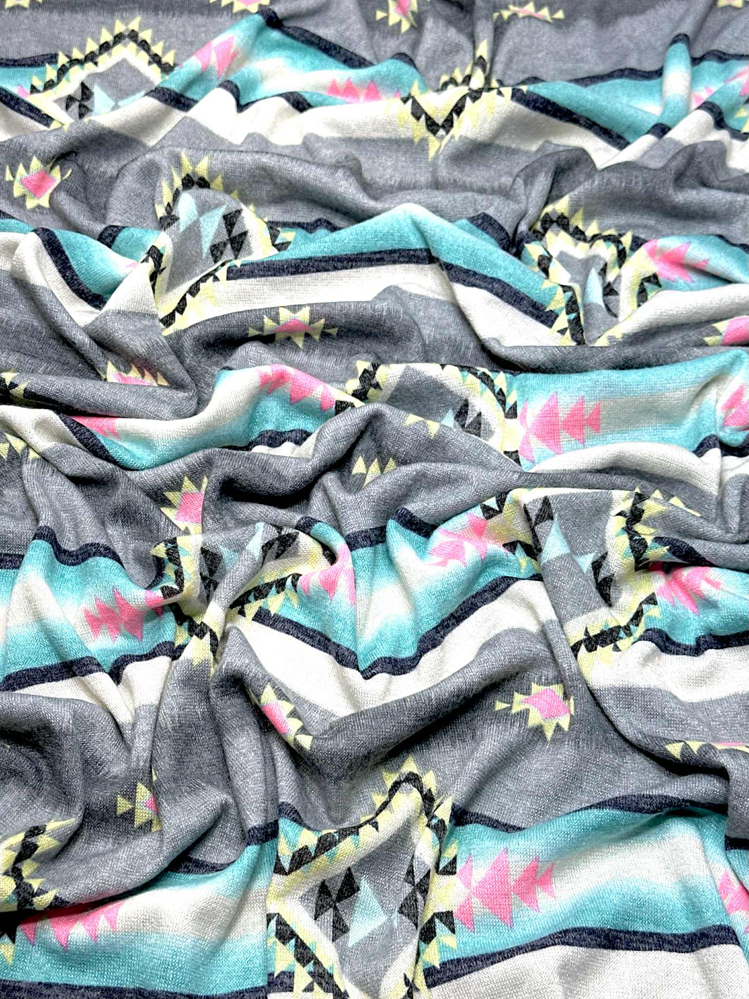 (SWEATER KNIT) DIAMOND PATTERN ON GRAY