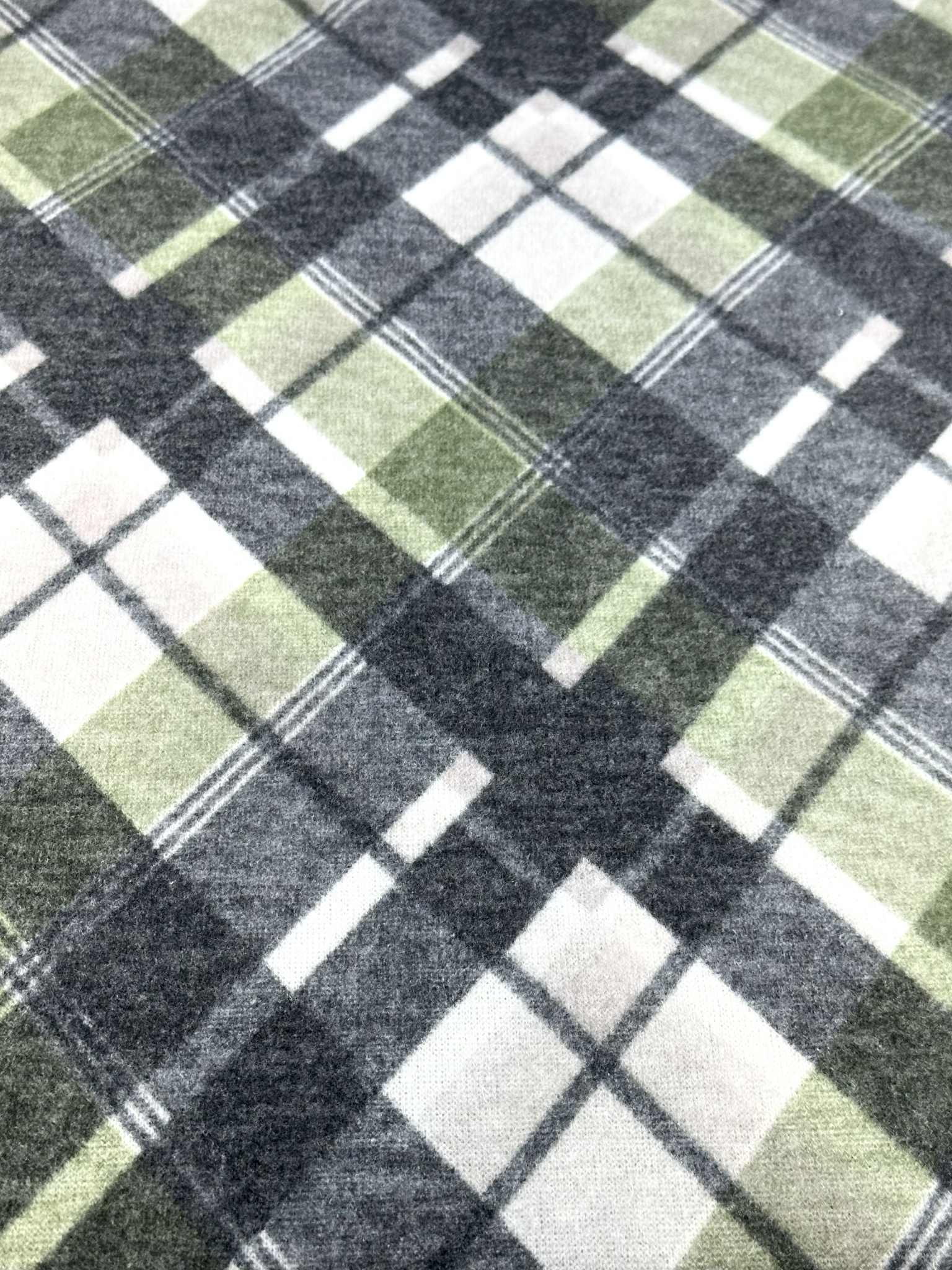 (BRUSHED SWEATER KNIT) OLIVE DIAGONAL PLAID
