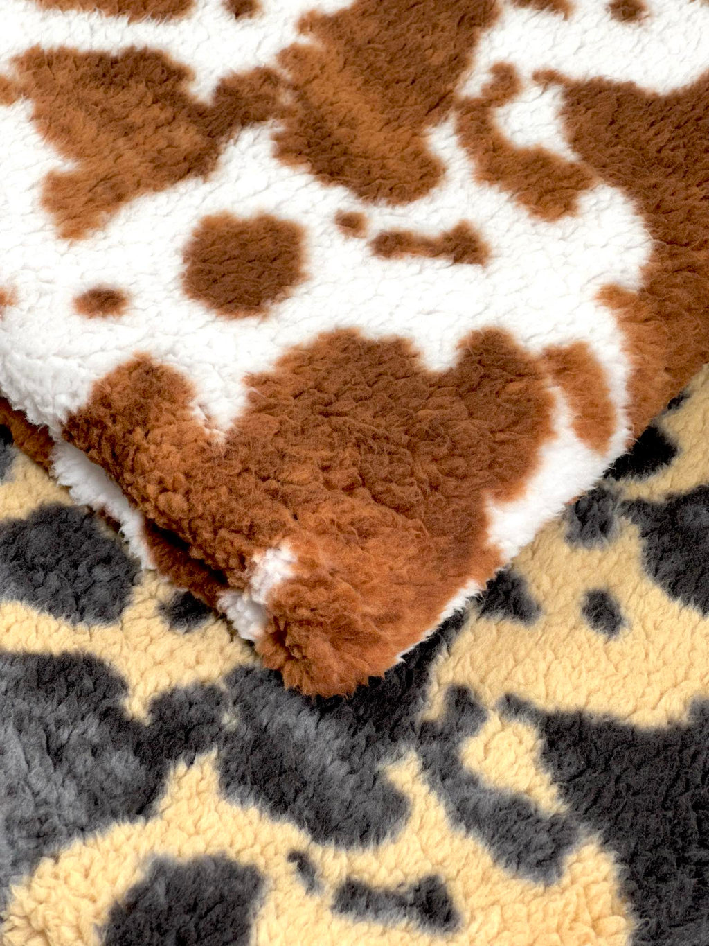(SHERPA) BROWN COW PRINT ON OFF WHITE