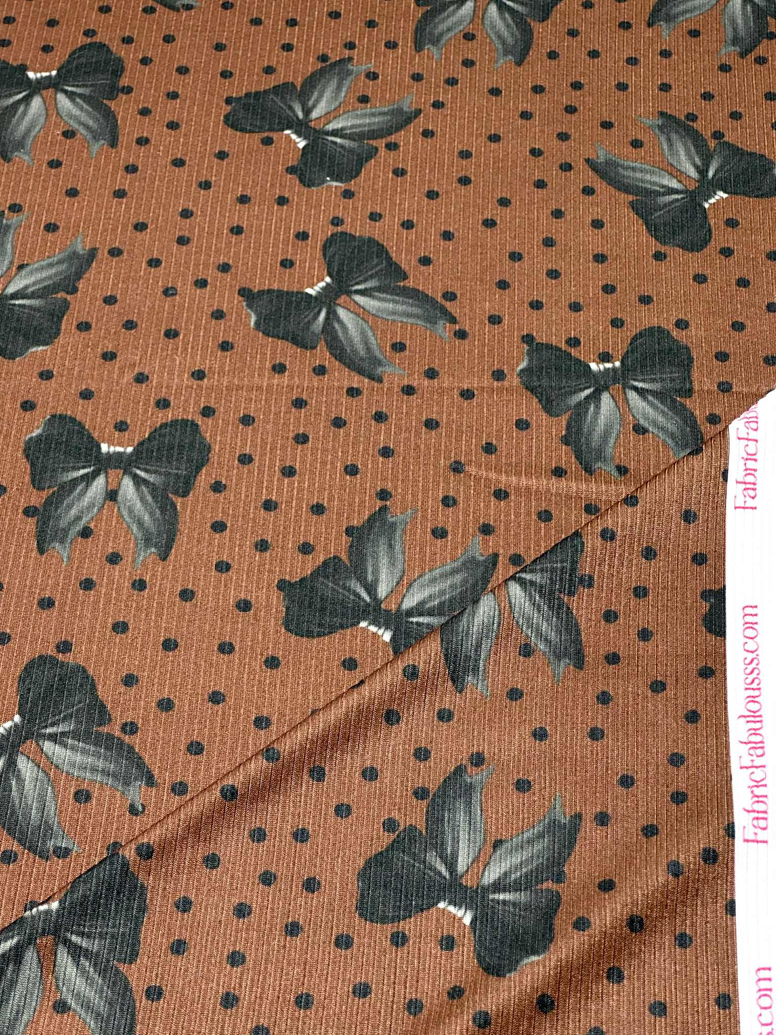 (4X2 RIB) BLACK BOWS AND POLKA DOTS ON BROWN