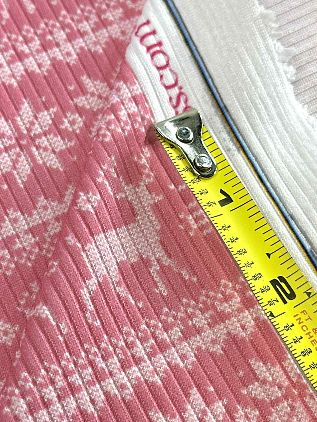 (4X2 RIB) OFF WHITE REINDEERS ON PINK (4)