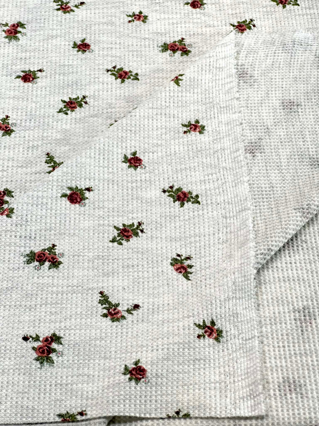(THERMAL) TINY VINTAGE ROSES ON SOFT GRAY (3)