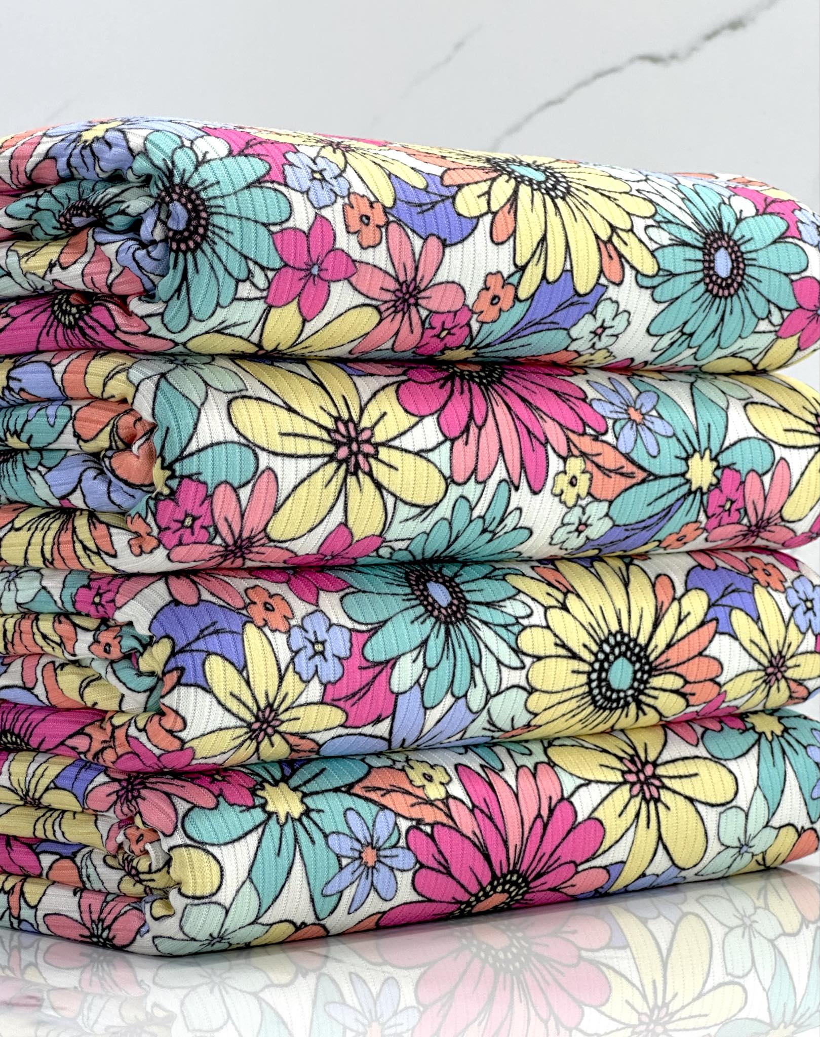 (YUMMY RIB) NEW MINT, LIGHT YELLOW AND FUCHSIA FLOWERS ON WHITE (3)