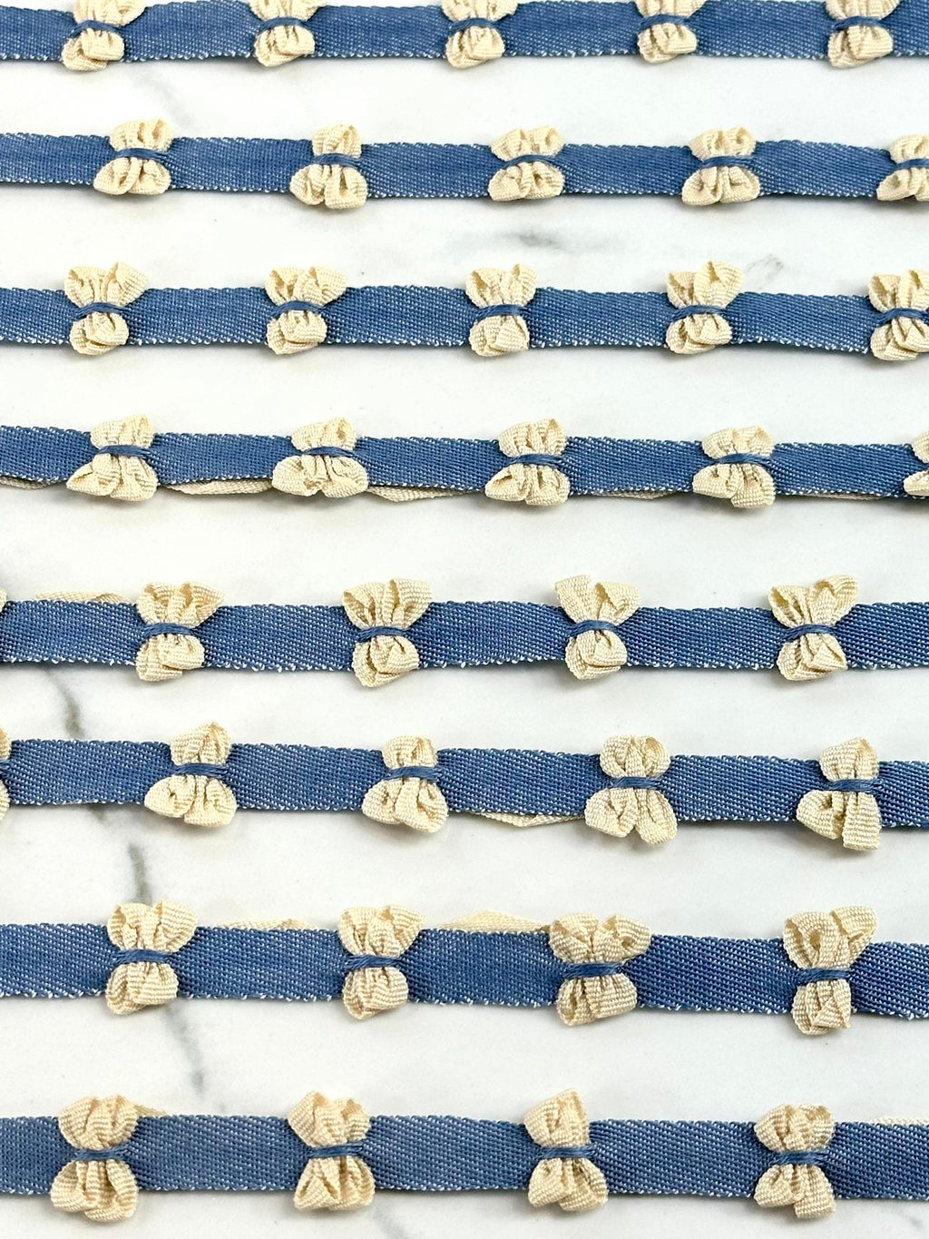 (TRIM) CREAM BOWS ON DENIM STRIP