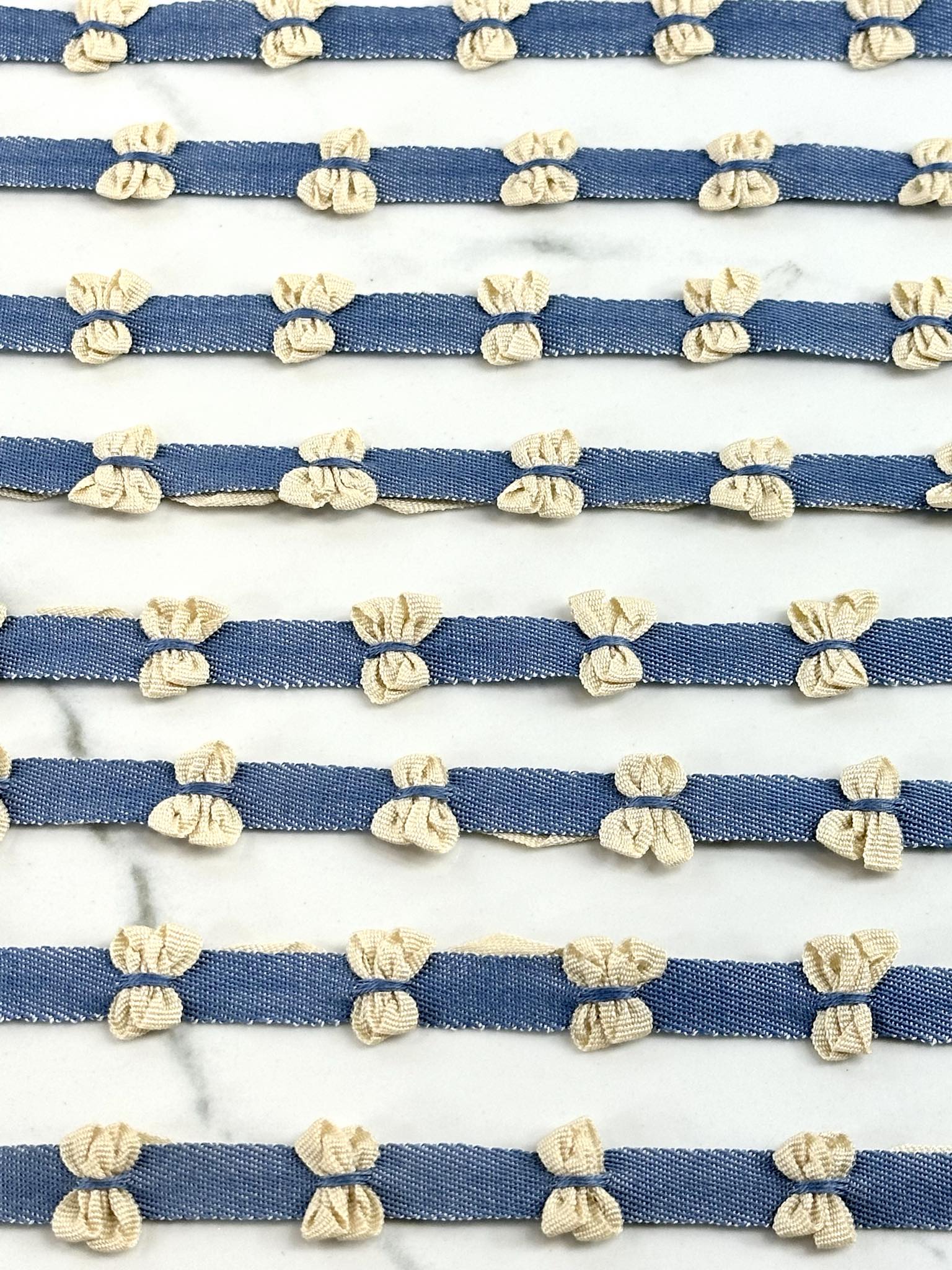 (TRIM) CREAM BOWS ON DENIM STRIP