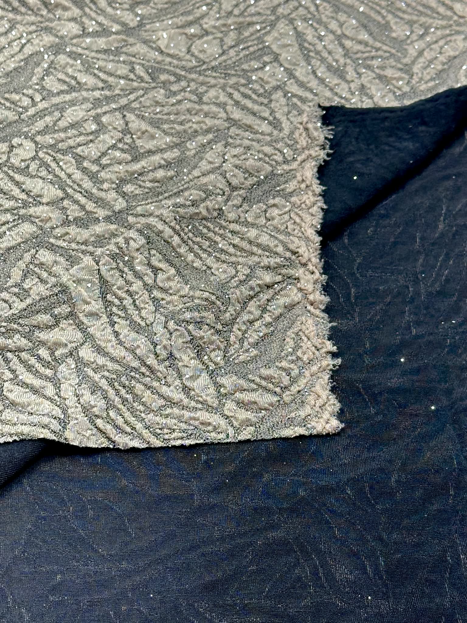 (KNIT) 3D GOLD FLORAL AND GLITTER PATTERN