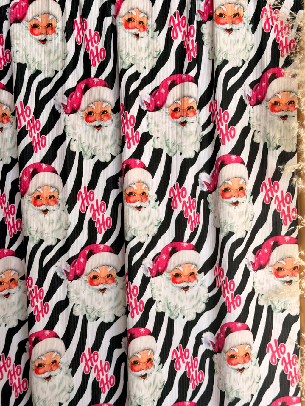 (4X2 YUMMY RIB) BIG PINK SANTA ON ZEBRA PRINT