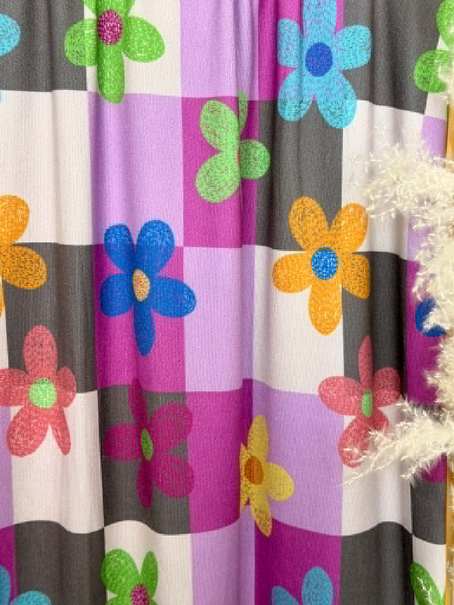 (SWEATER KINT/OAKLEY) FLOWERS ON PURPLE AND GRAY LARGE CHECKERED