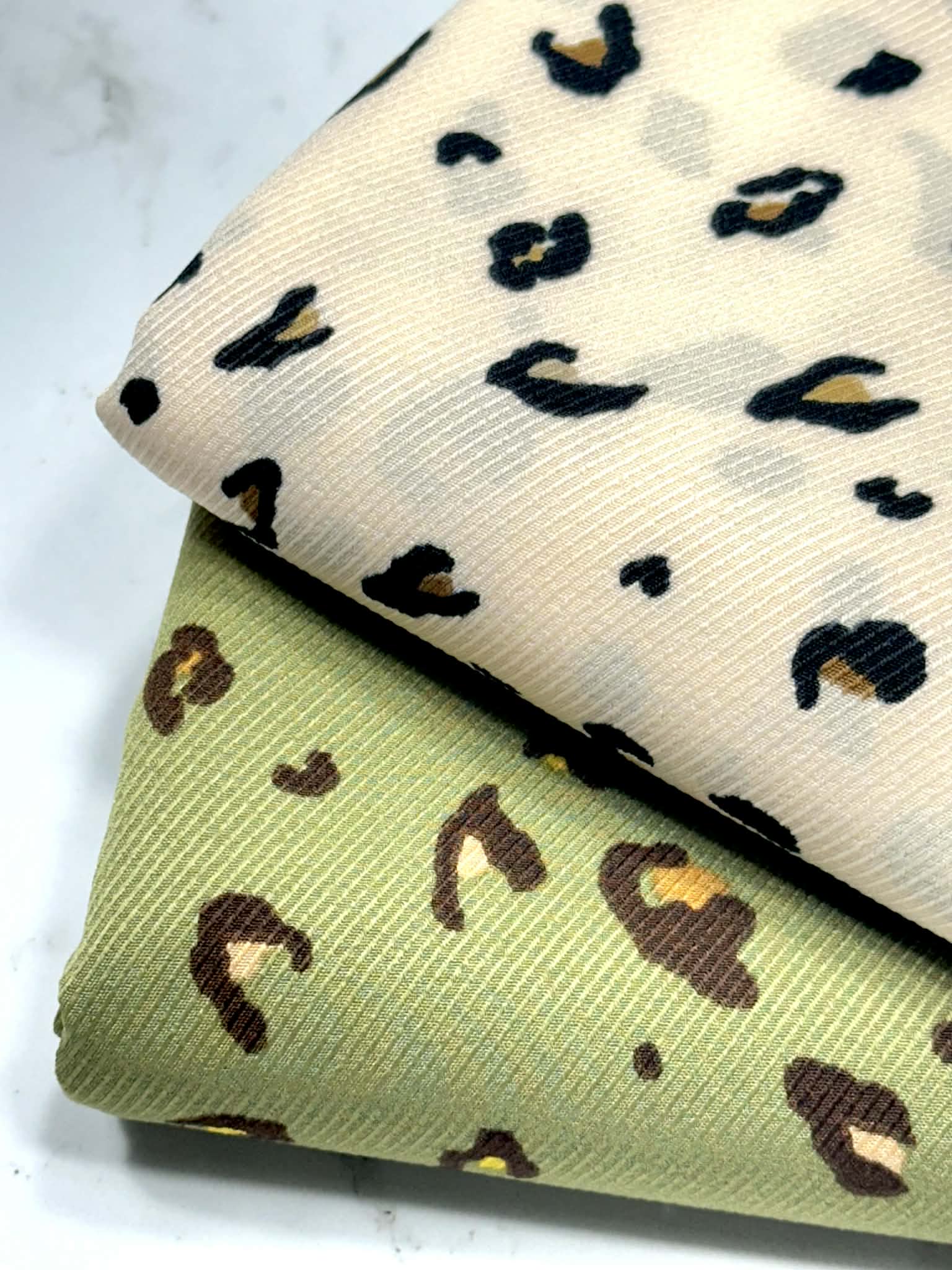 (TWILL WOVEN) TINY LEOPARD ON CREAM