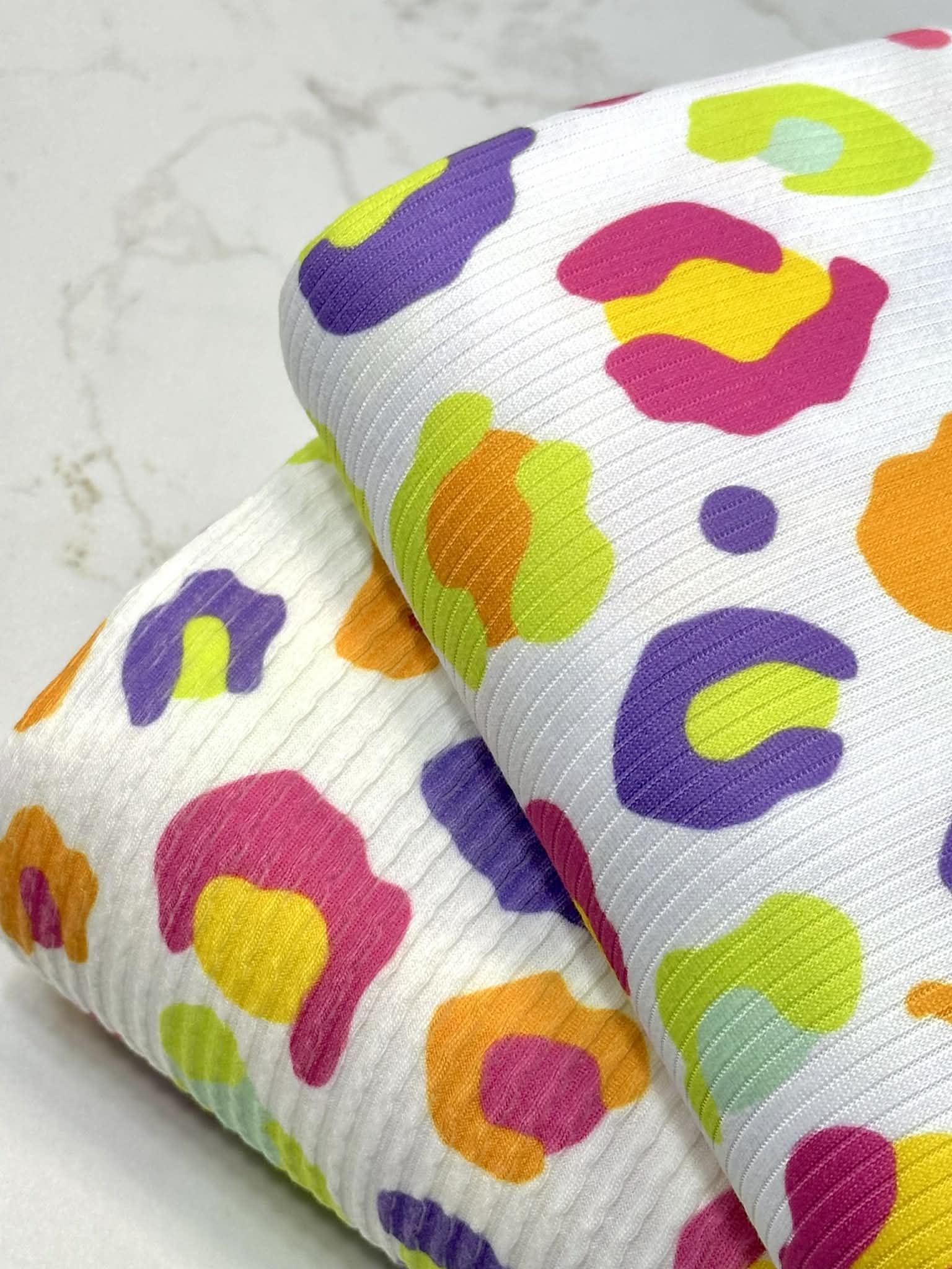 (URBAN RIB) MULTI COLORFUL CHEETAH PRINT ON OFF WHITE