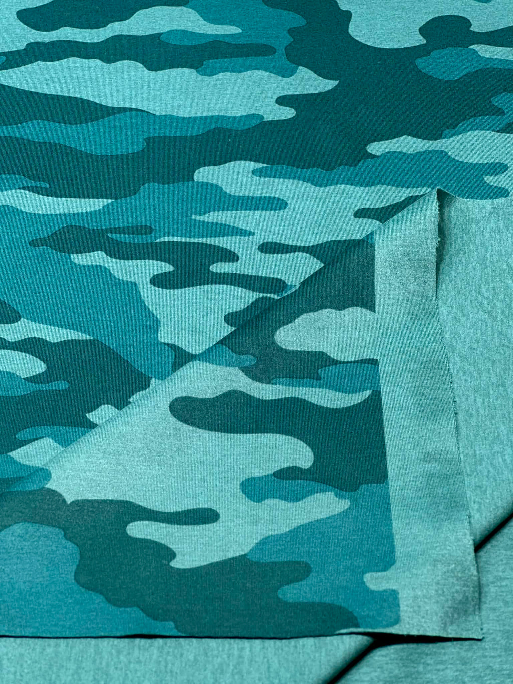 (YOGA) TEAL AND TURQUOISE CAMOFLAGE