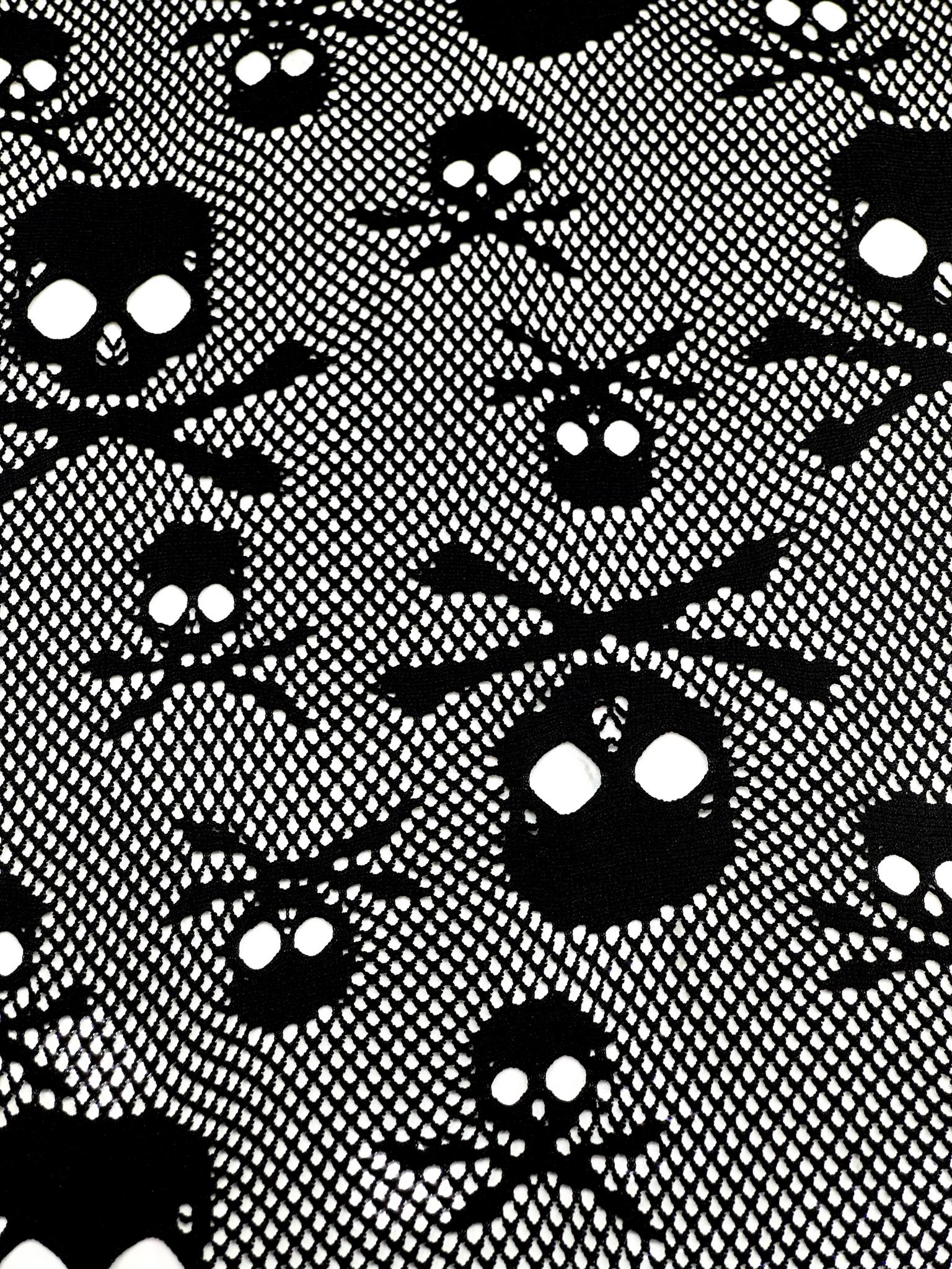 (JERSEY) SMALL AND MEDIUM BLACK SKULLS ON BLACK