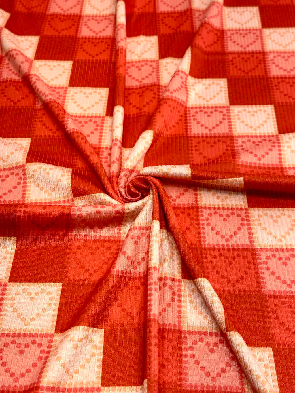 (4X2 YUMMY RIB) MEDIUM PINK AND RED HEARTS ON CHECKERED PATTERN