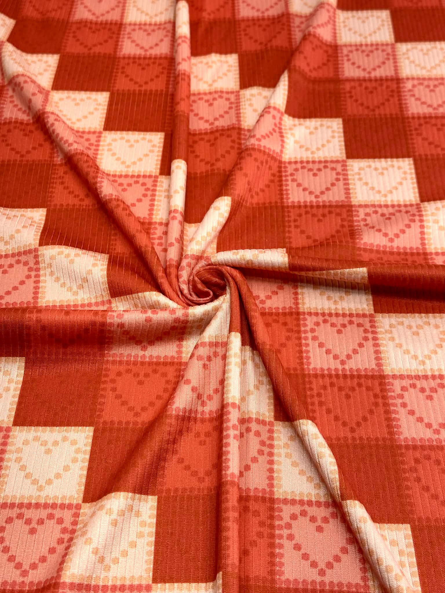 (4X2 YUMMY RIB) MEDIUM PINK AND RED HEARTS ON CHECKERED PATTERN