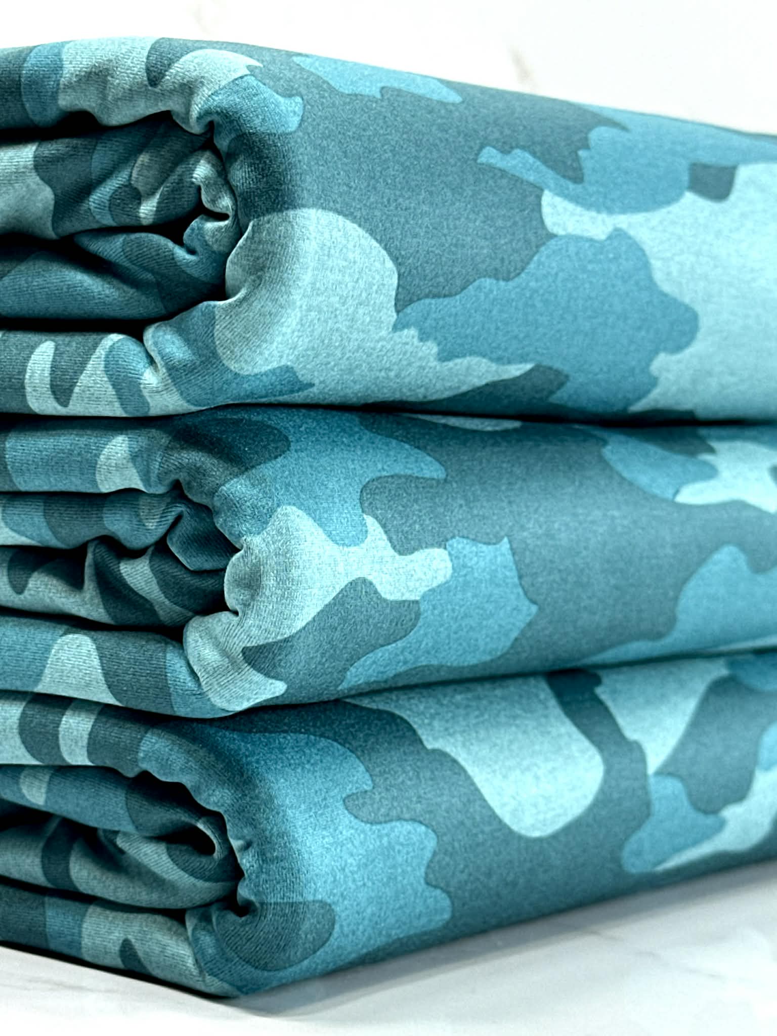(YOGA) TEAL AND TURQUOISE CAMOFLAGE