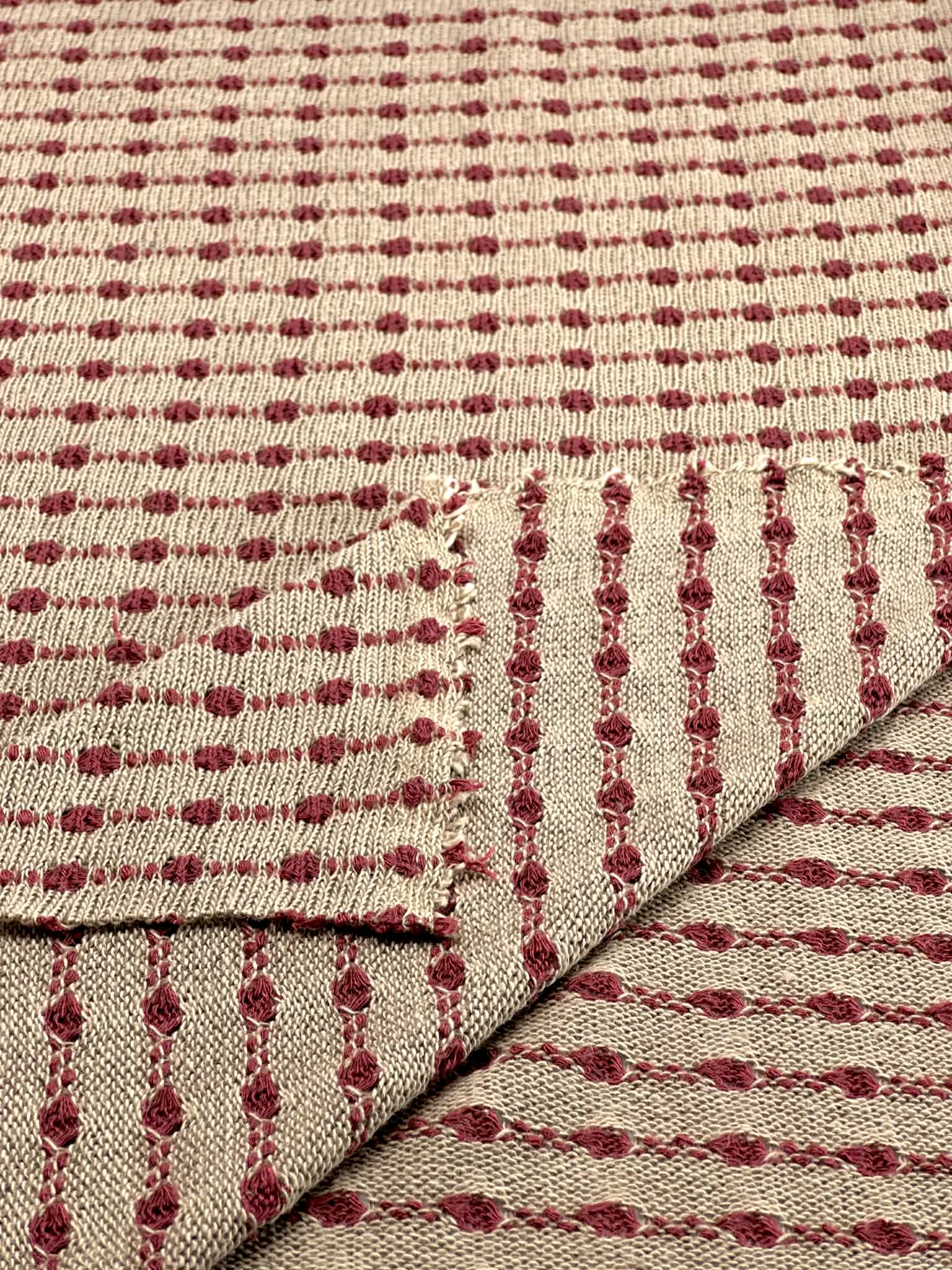 (SWEATER KNIT) RED STRIPE PATTERN ON SOFT BROWN (2)