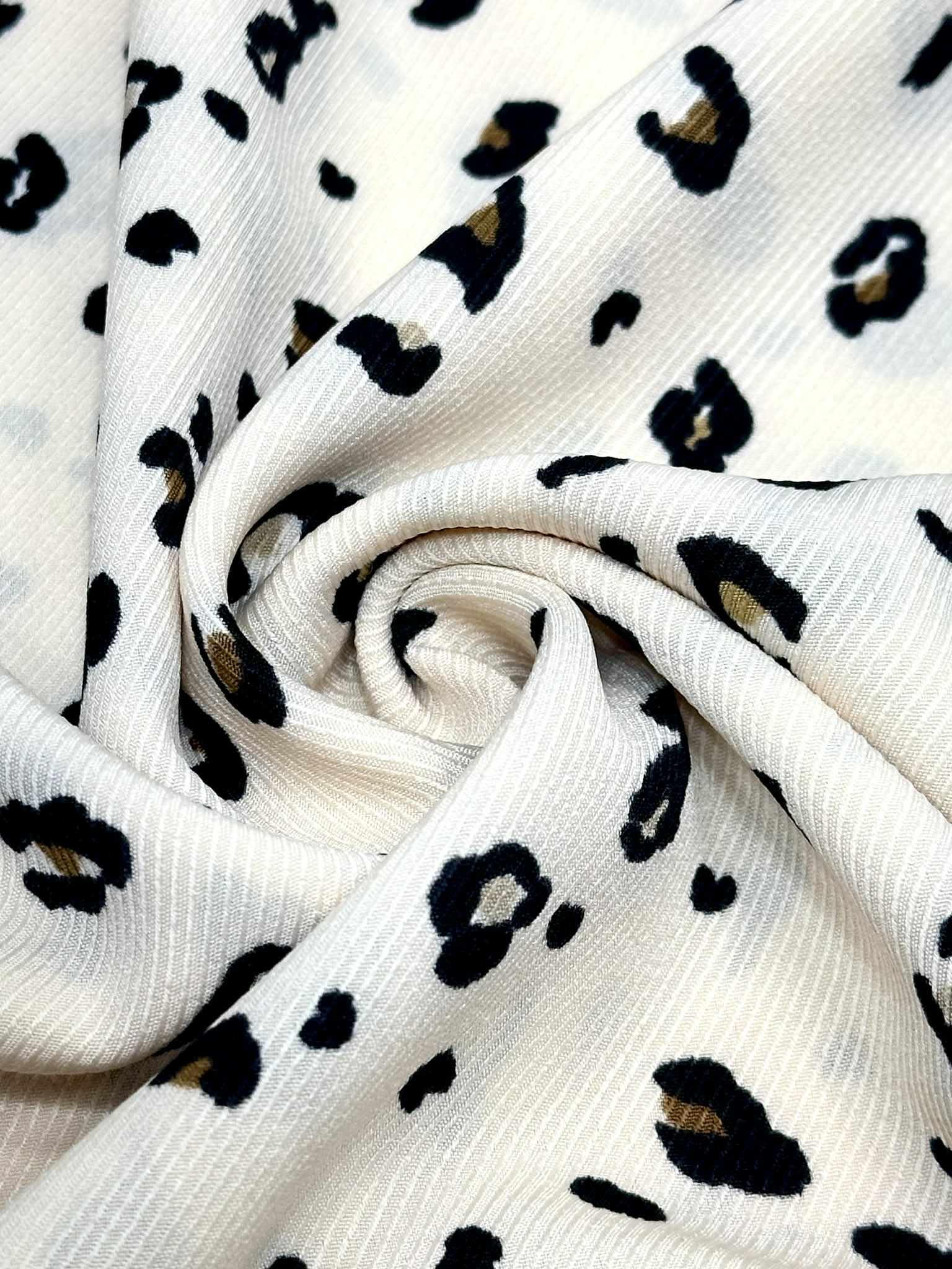 (TWILL WOVEN) TINY LEOPARD ON CREAM