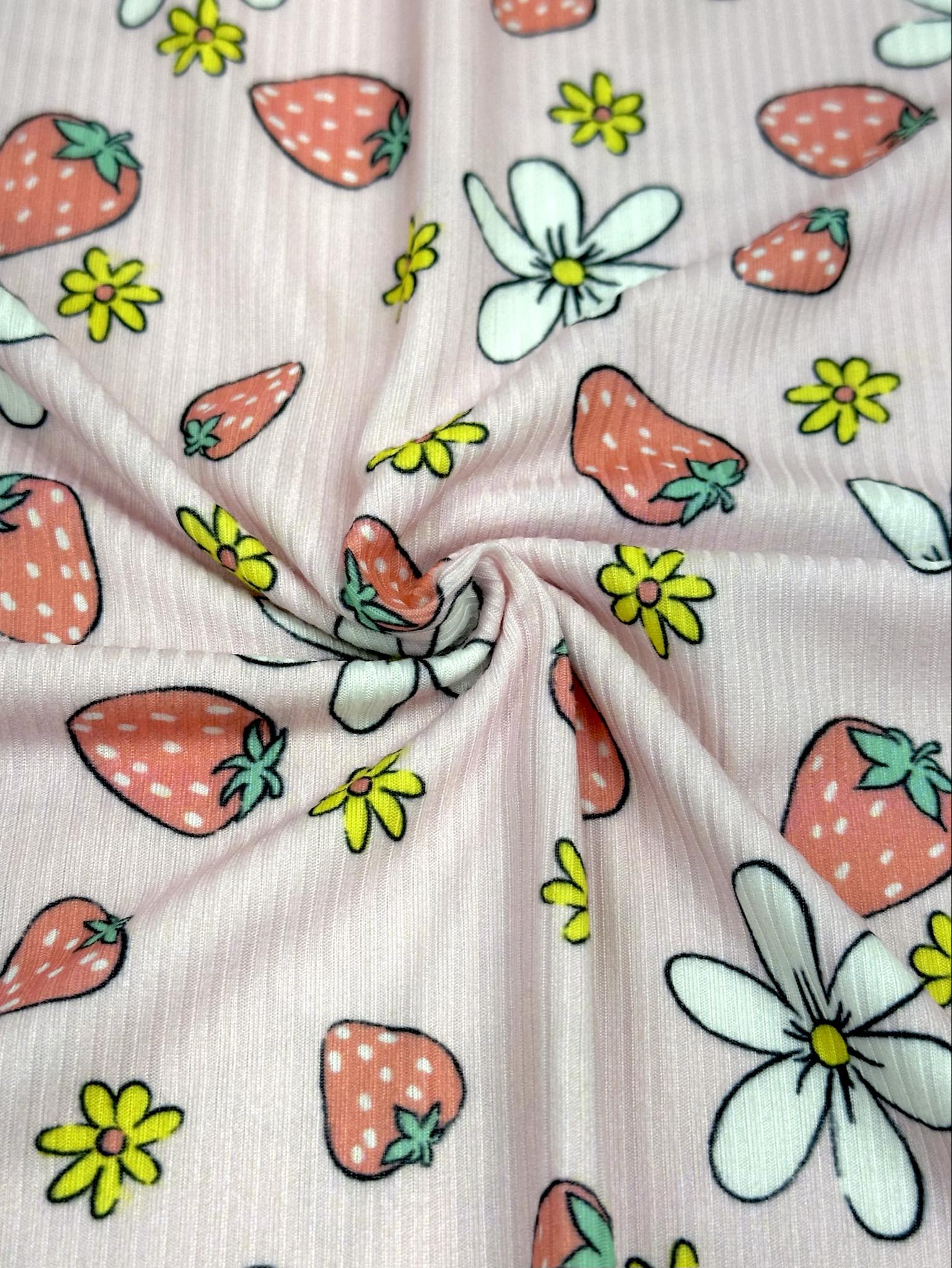 (YUMMY RIB) STRAWBERRIES AND FLOWERS ON PINK