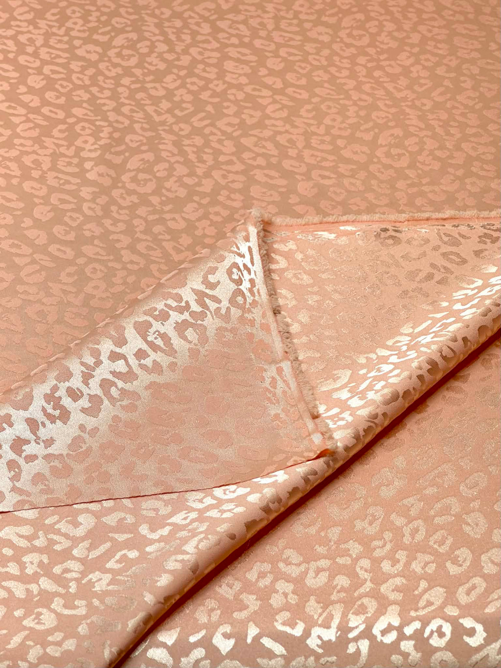 (SATIN) TINY CHEETAH ON PEACH