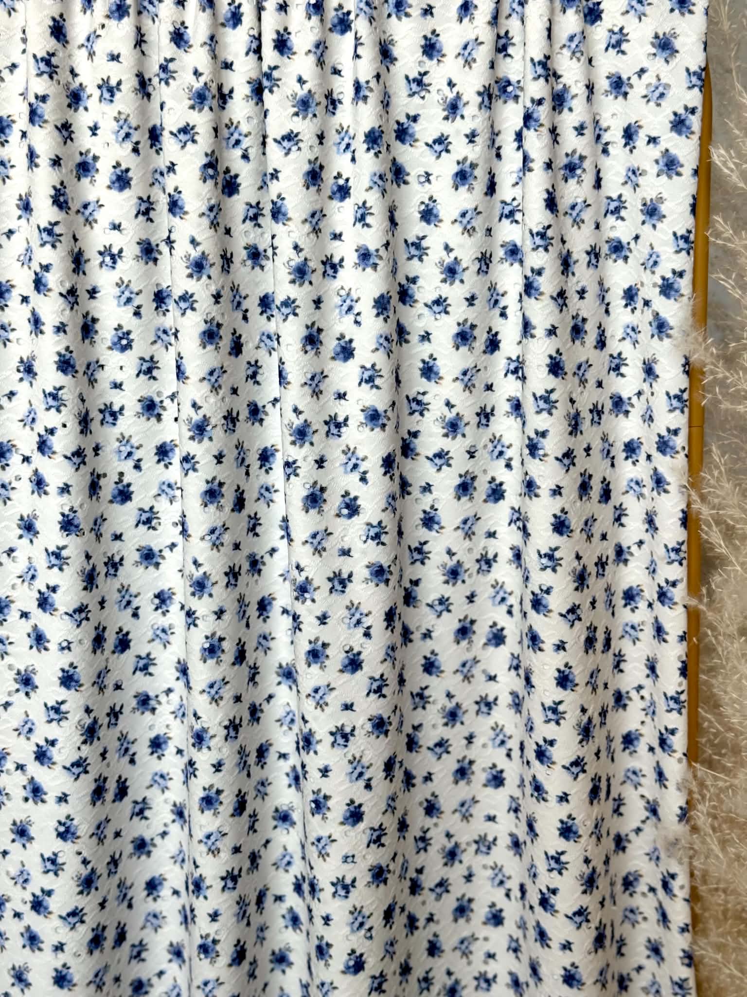 (EYELET) NAVY FLORAL ON OFF WHITE