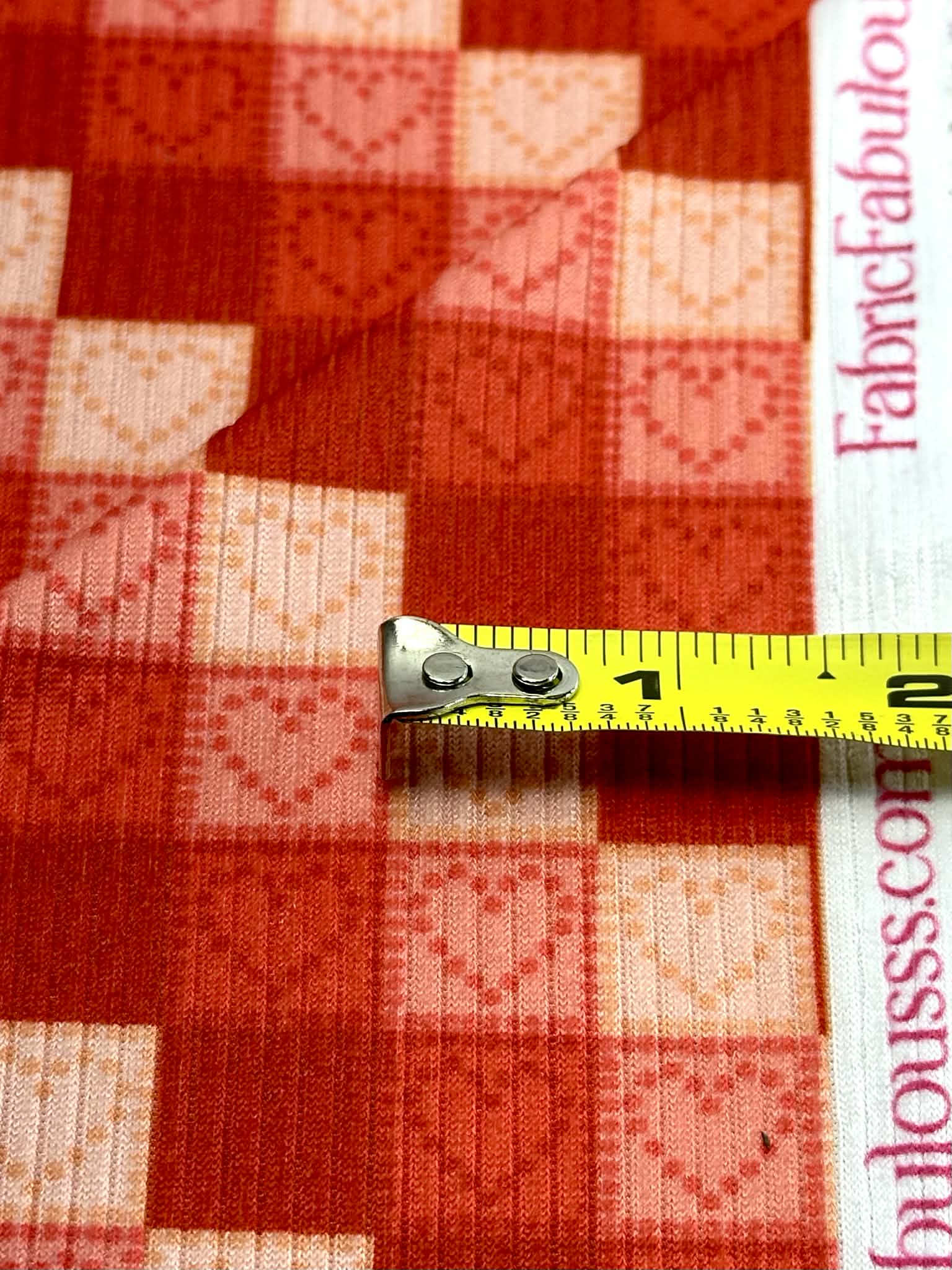 (4X2 YUMMY RIB) PINK AND RED HEARTS ON CHECKERED PATTERN