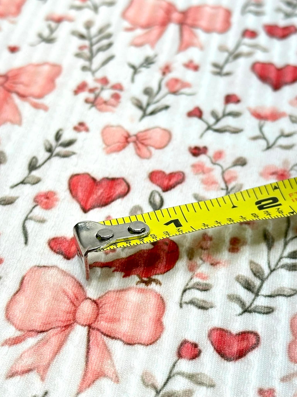 (URBAN RIB) HEARTS, BOWS, FLOWERS, AND RED BIRDS ON OFF WHITE