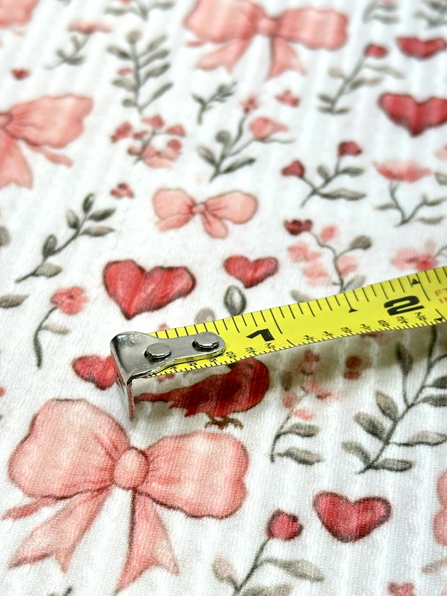 (URBAN RIB) HEARTS, BOWS, FLOWERS, AND RED BIRDS ON OFF WHITE