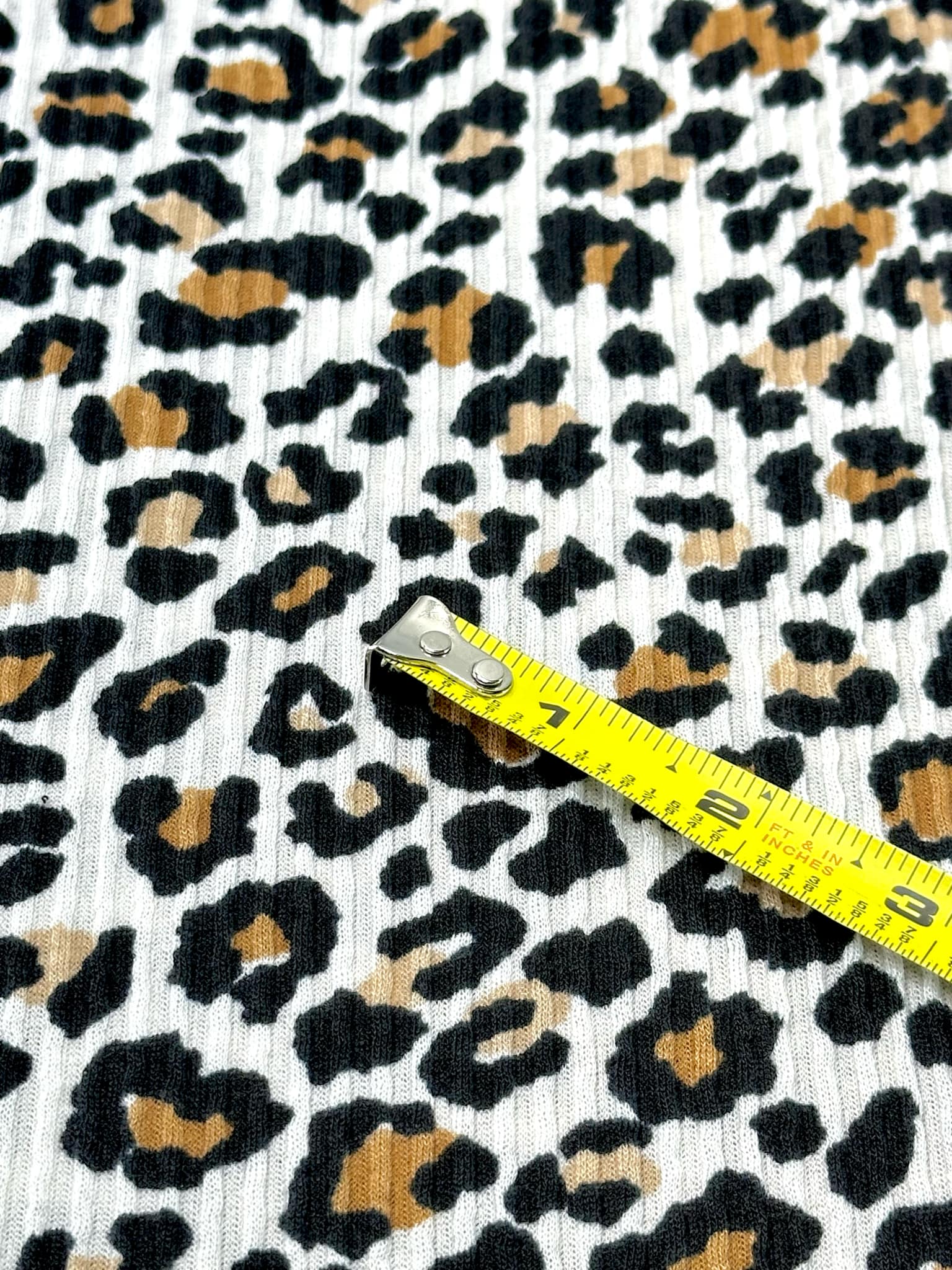 (URBAN RIB) LEOPARD PRINT ON OFF WHITE