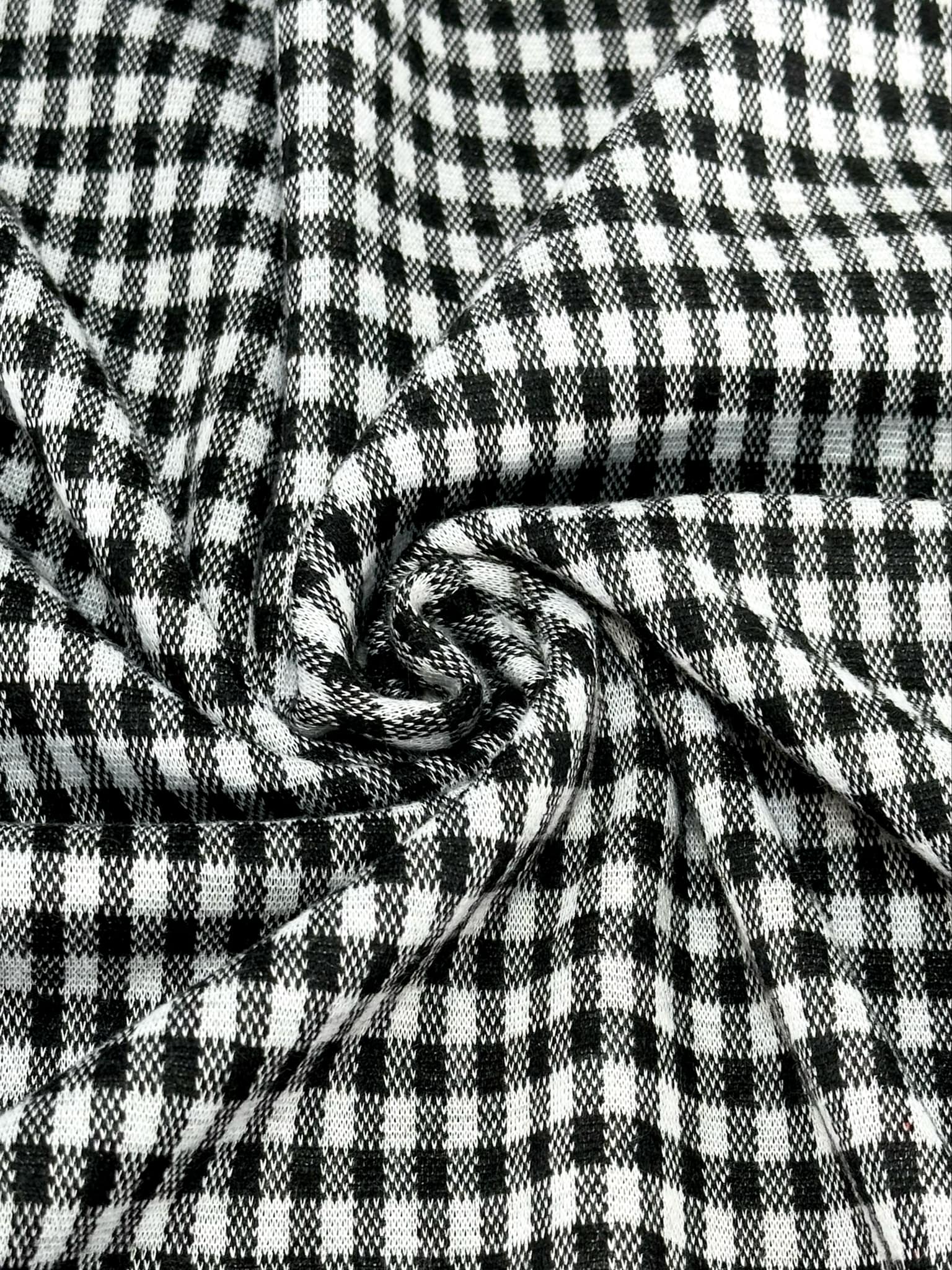 (KNIT) BLACK AND OFF WHITE MINI GINGHAM (5)