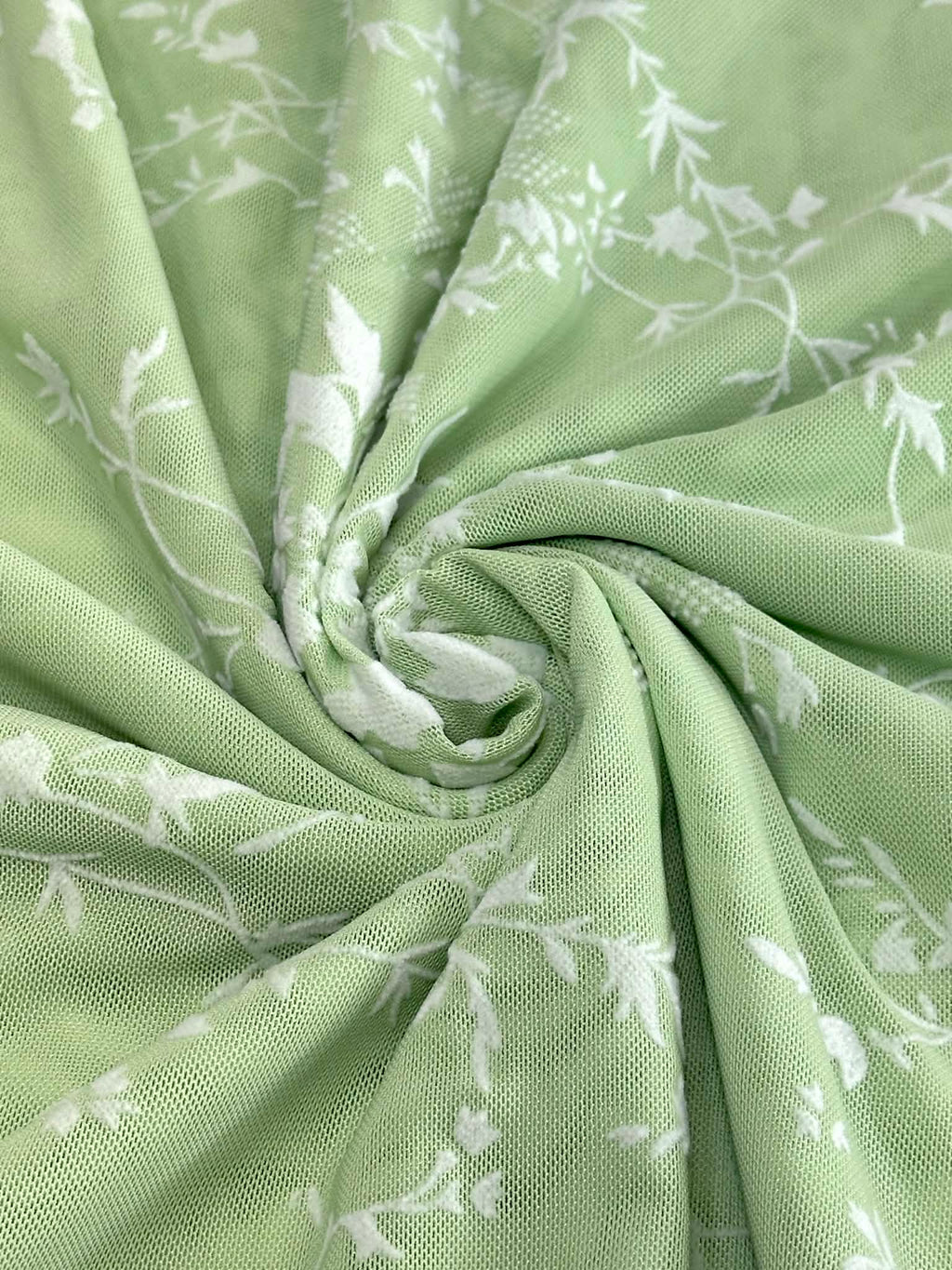 (MESH) WHITE FLORAL ON LIGHT GREEN