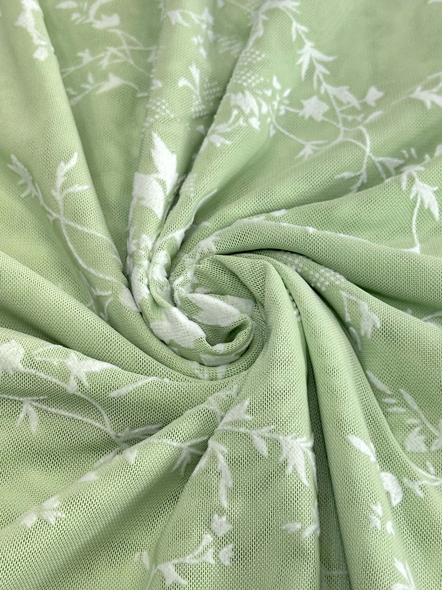 (MESH) WHITE FLORAL ON LIGHT GREEN