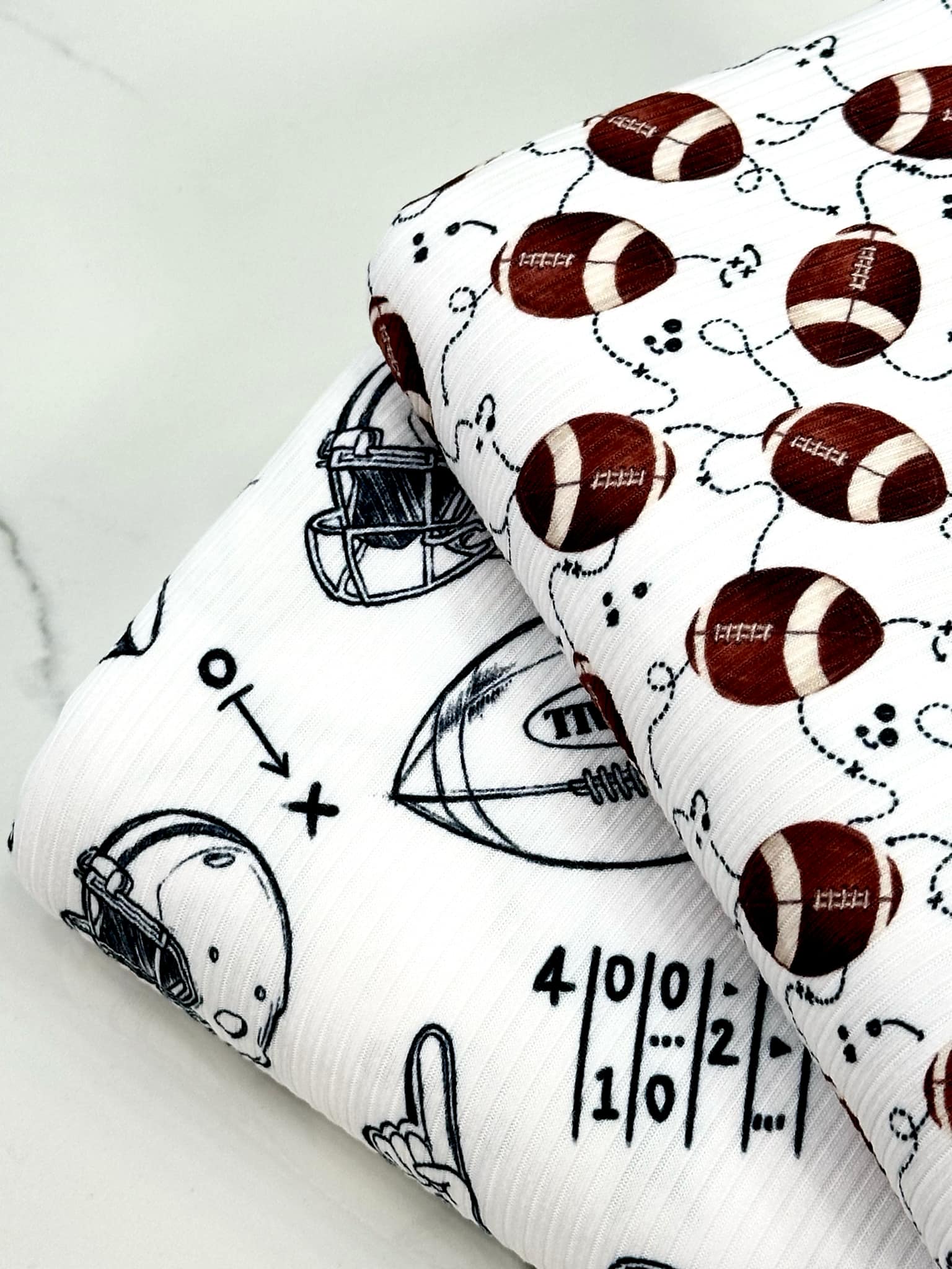 (YUMMY RIB) FOOTBALLS AND HELMETS ON OFF WHITE