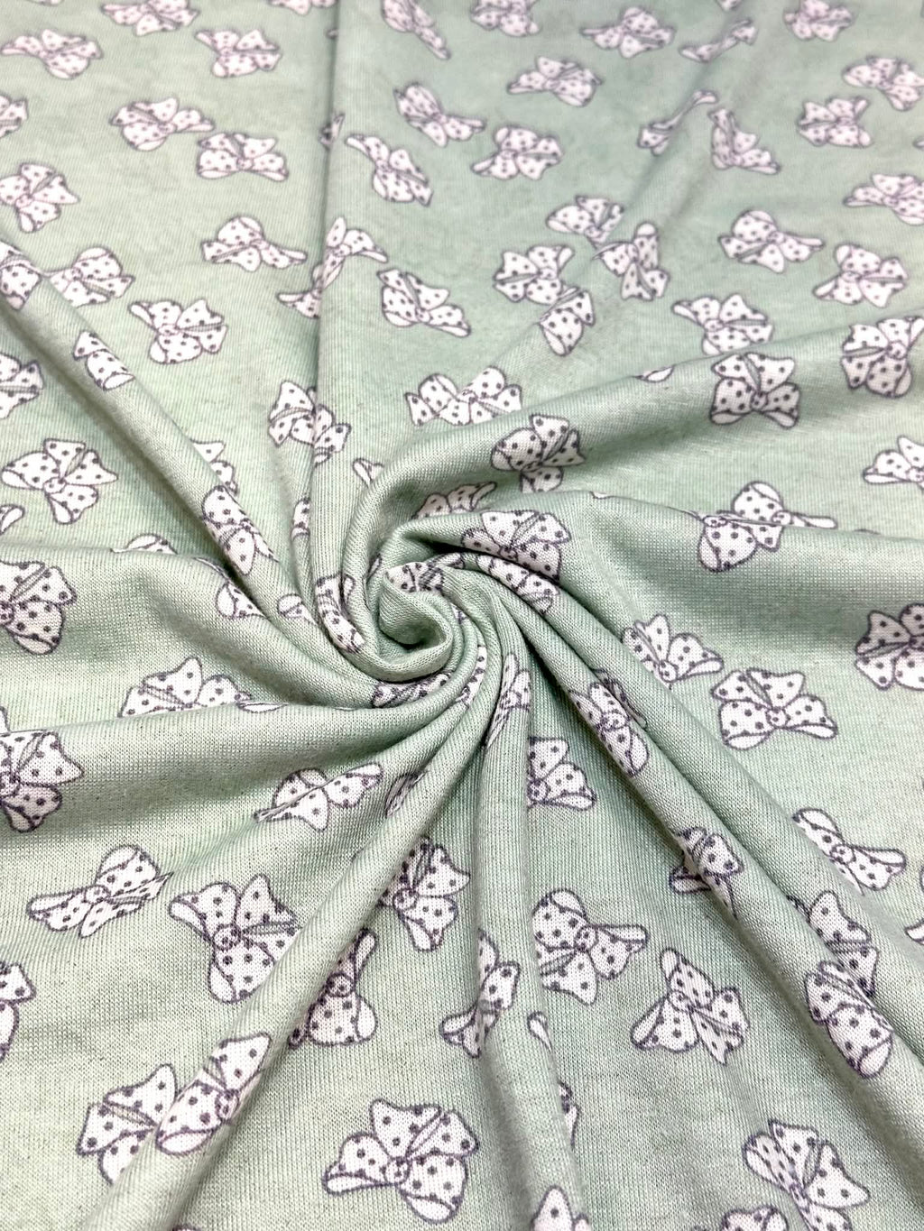 (KNIT) OFF WHITE POLKA DOT BOWS ON LIGHT SAGE