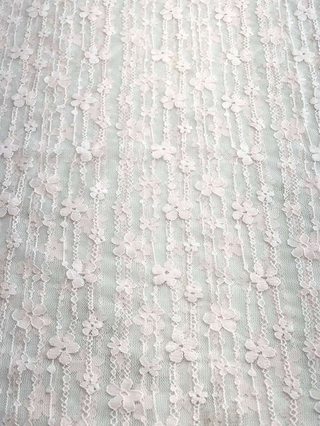 (LACE) LIGHT PINK FLORAL PATTERN