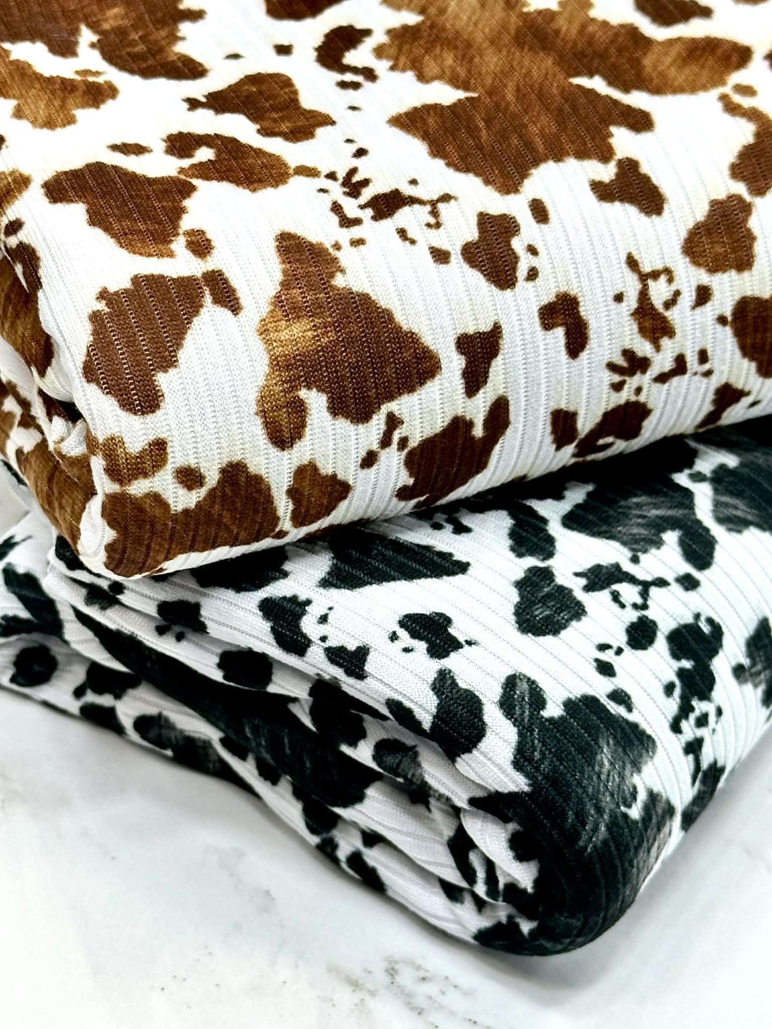(4X2 YUMMY RIB) SMALL BLACK COW FUR PRINT ON OFF WHITE