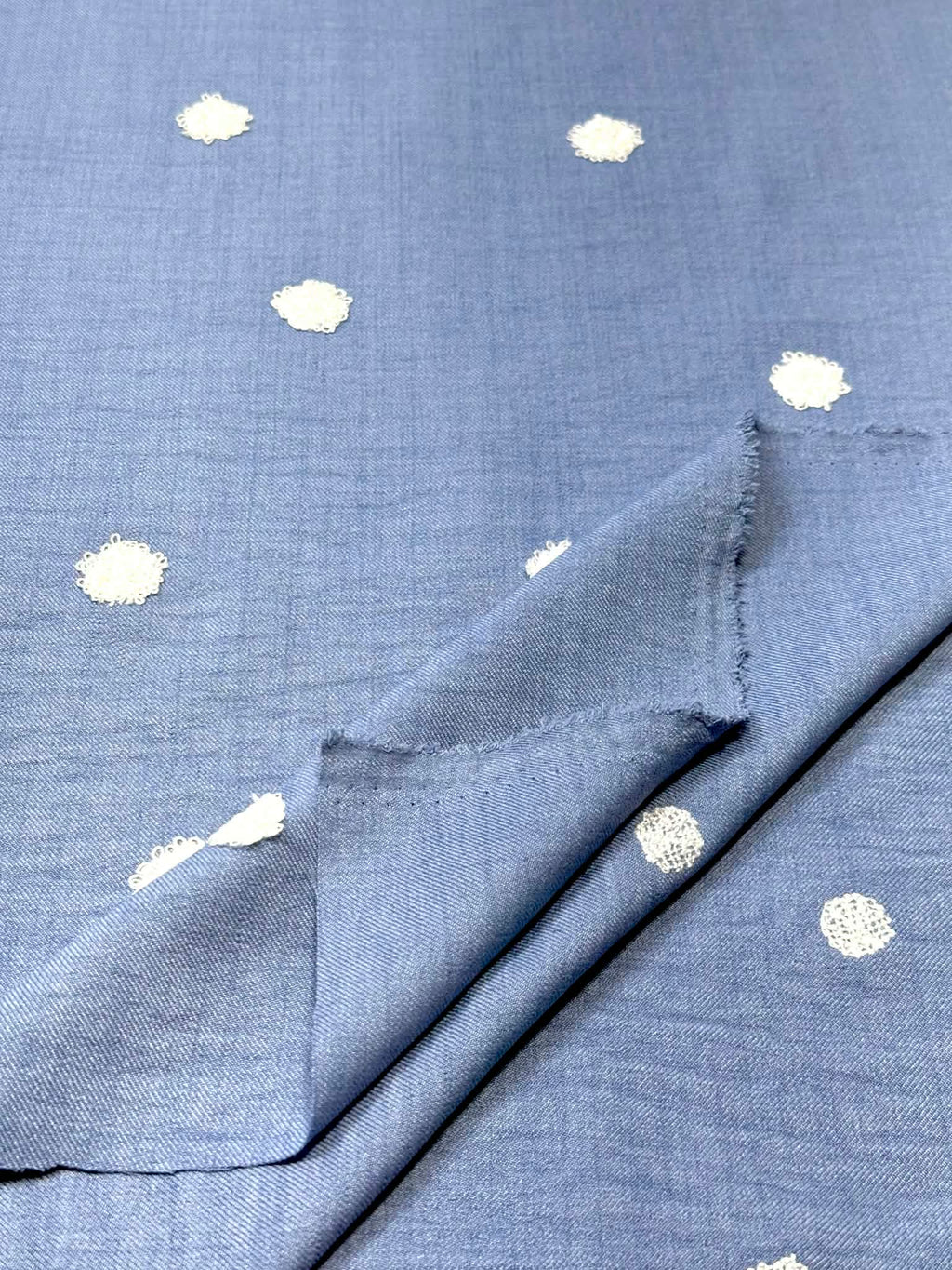 (WOVEN) 3D WHITE DOTS ON LIGHT INDIGO