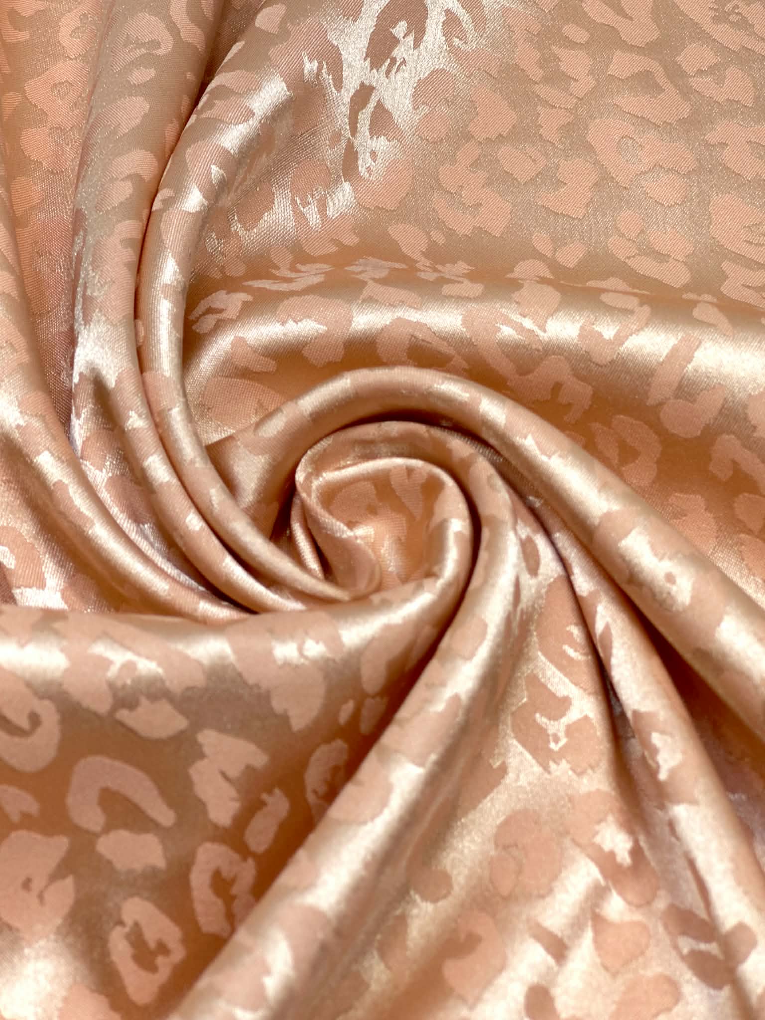 (SATIN) TINY CHEETAH ON PEACH