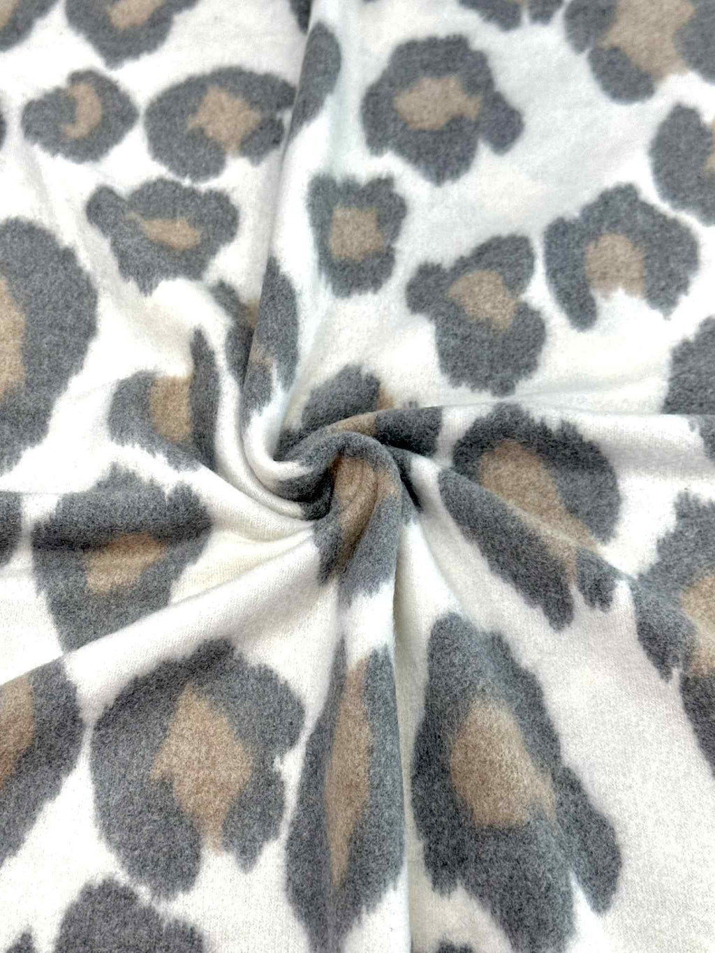 (BRUSHED SWEATER KNIT) LEOPARD ON OFF WHITE (1)