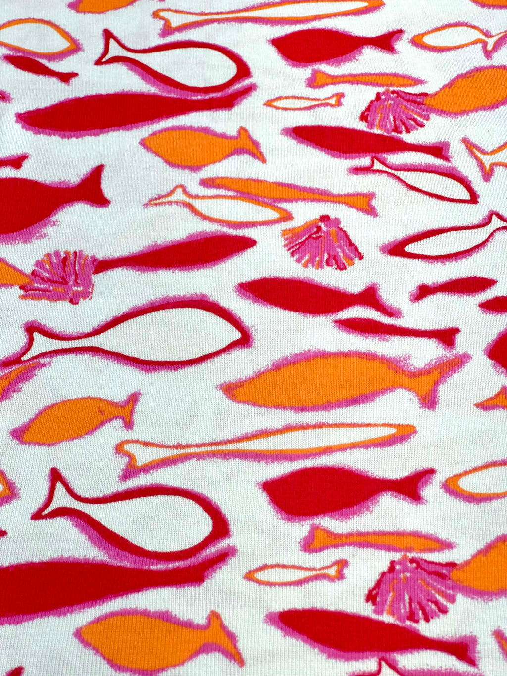 (COTTON BABY RIB) PINK, ORANGE AND RED FISH ON OFF WHITE