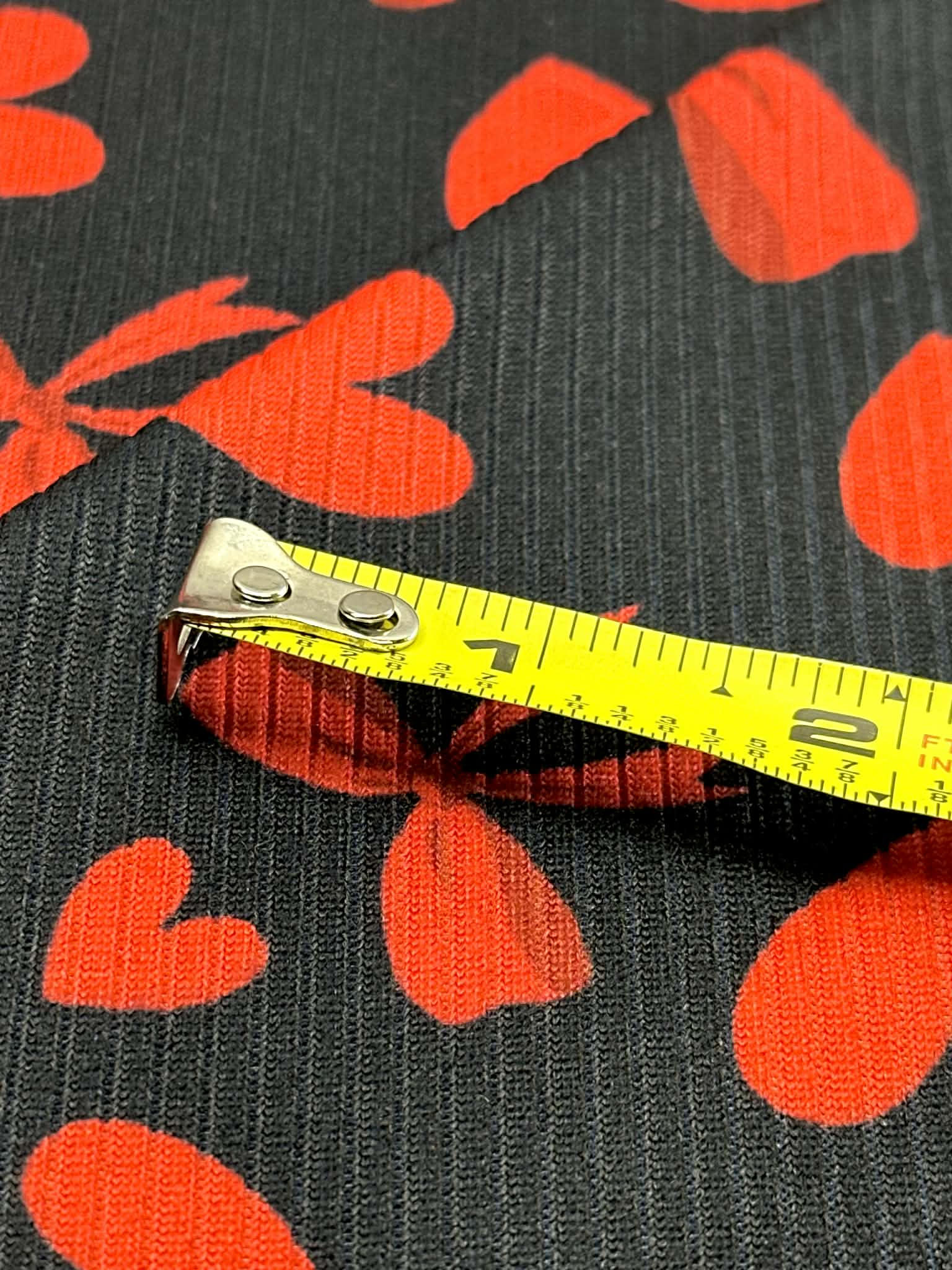 (4X2 YUMMY RIB) RED HEARTS AND BOWS ON BLACK