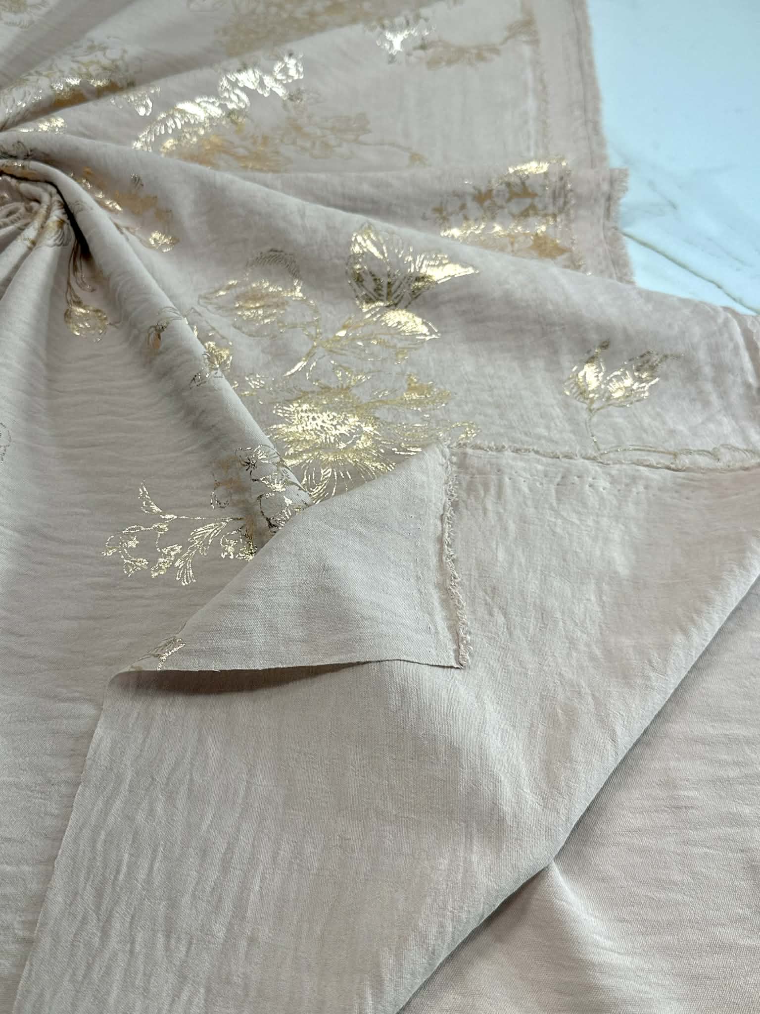 (WOVEN) GOLD FLORAL ON LIGHT MAUVE (1)